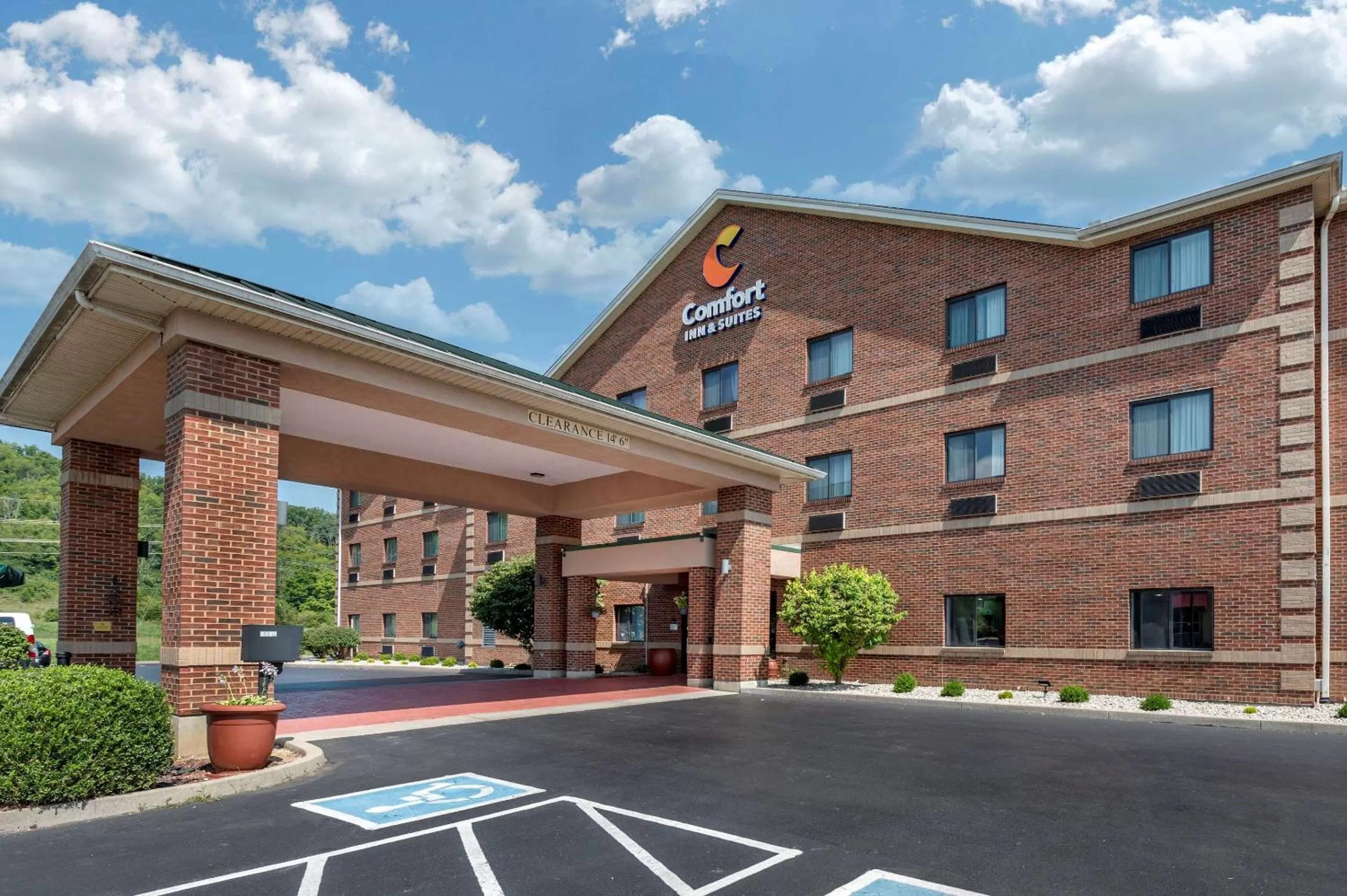 Property building in Comfort Inn & Suites Lawrenceburg