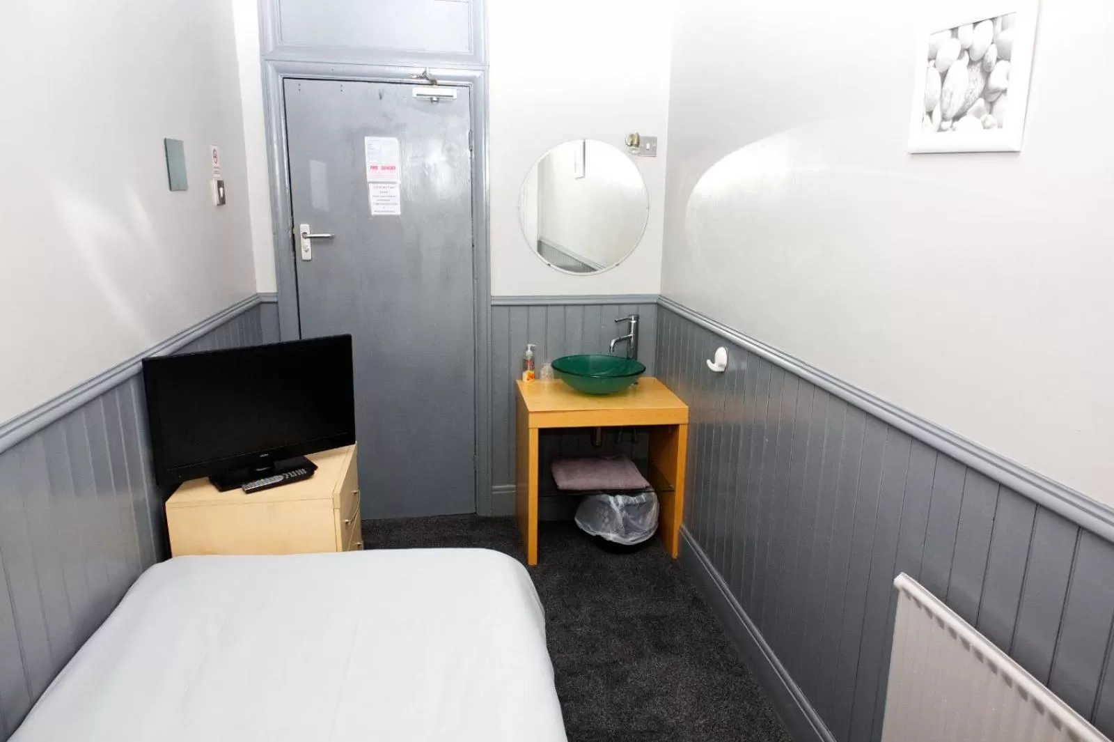 TV/Entertainment Center in Mallowview Bed and Breakfast