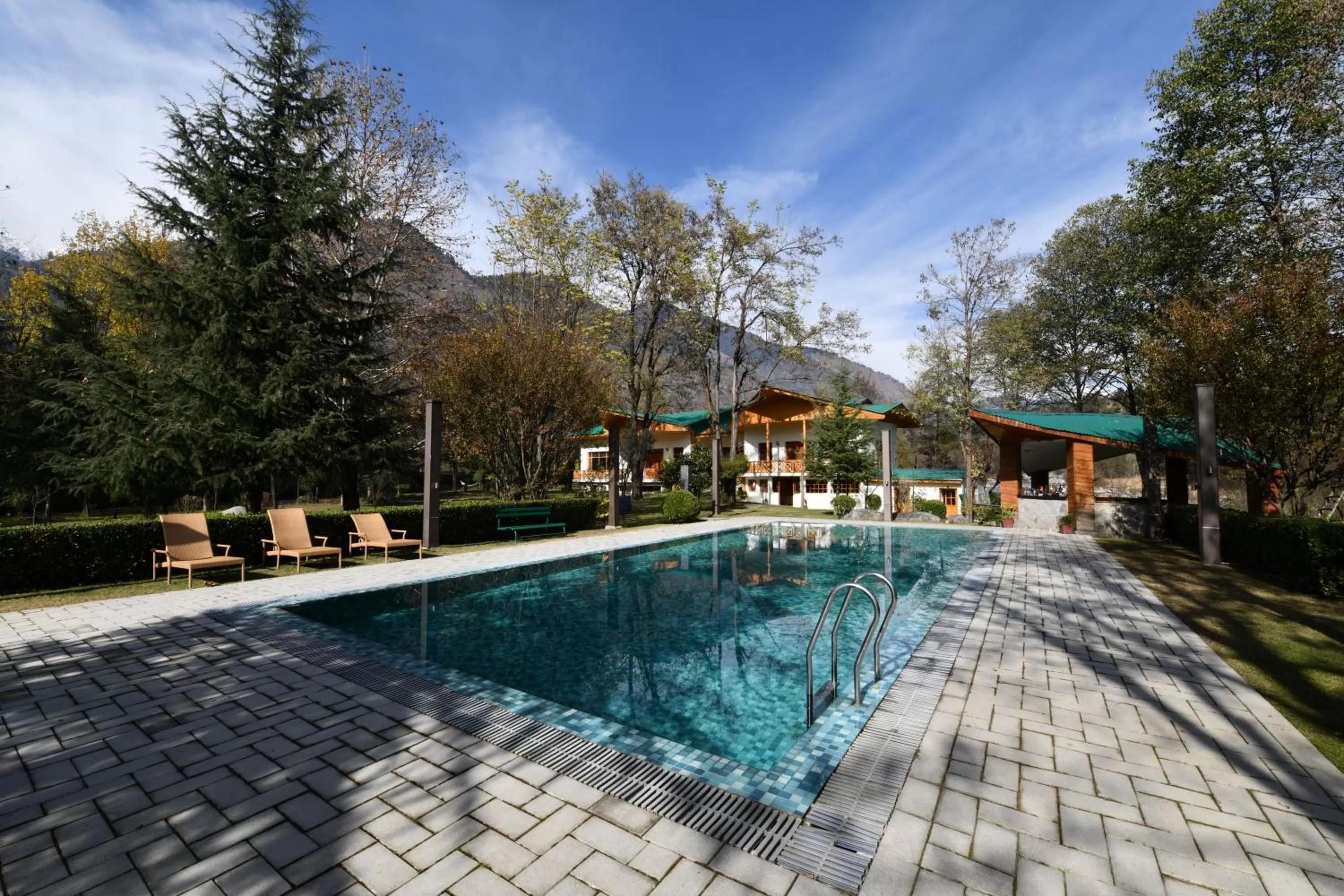 Swimming pool in Span Resort and Spa, Manali