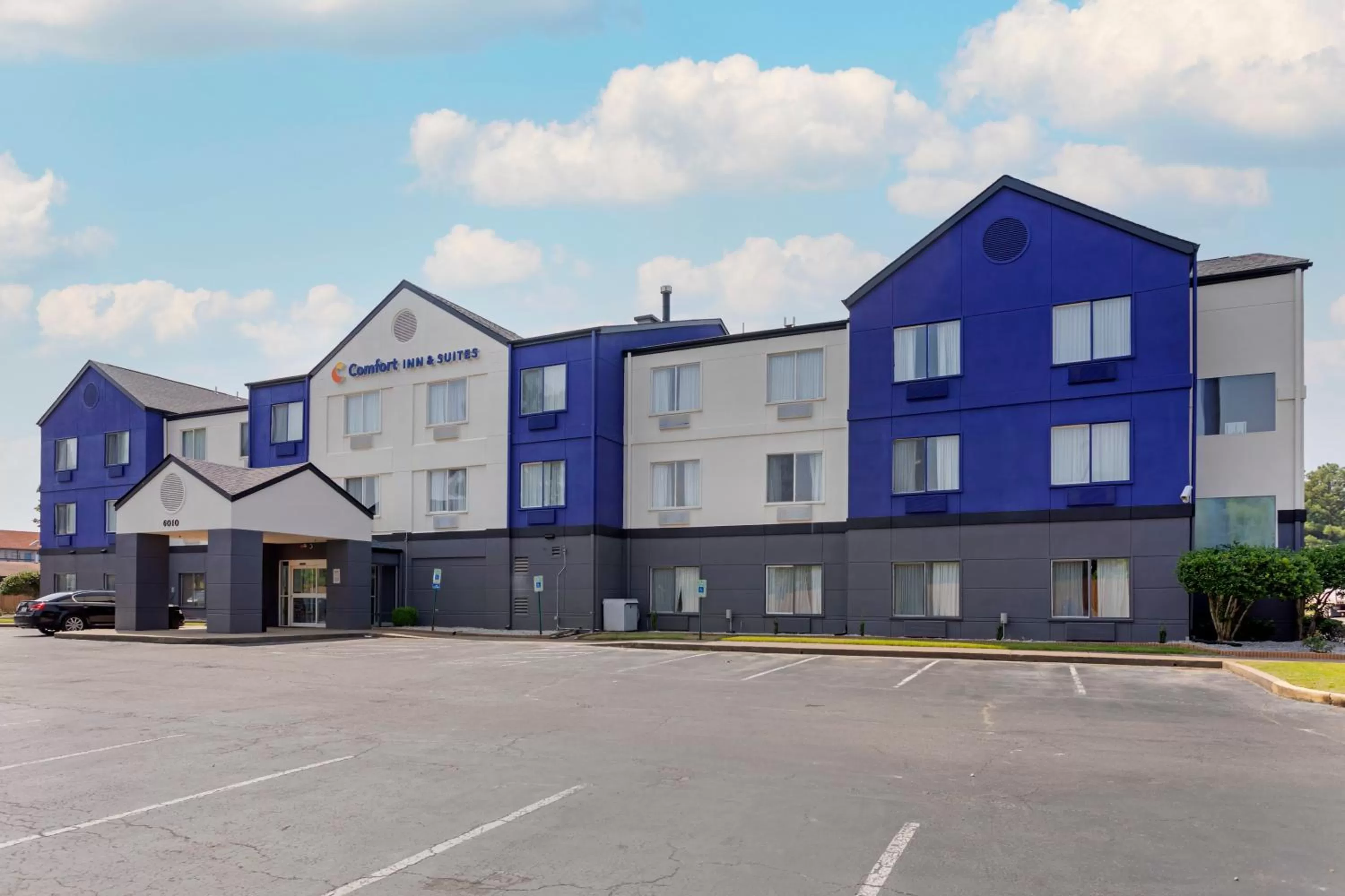 Property building in Comfort Inn & Suites Memphis East