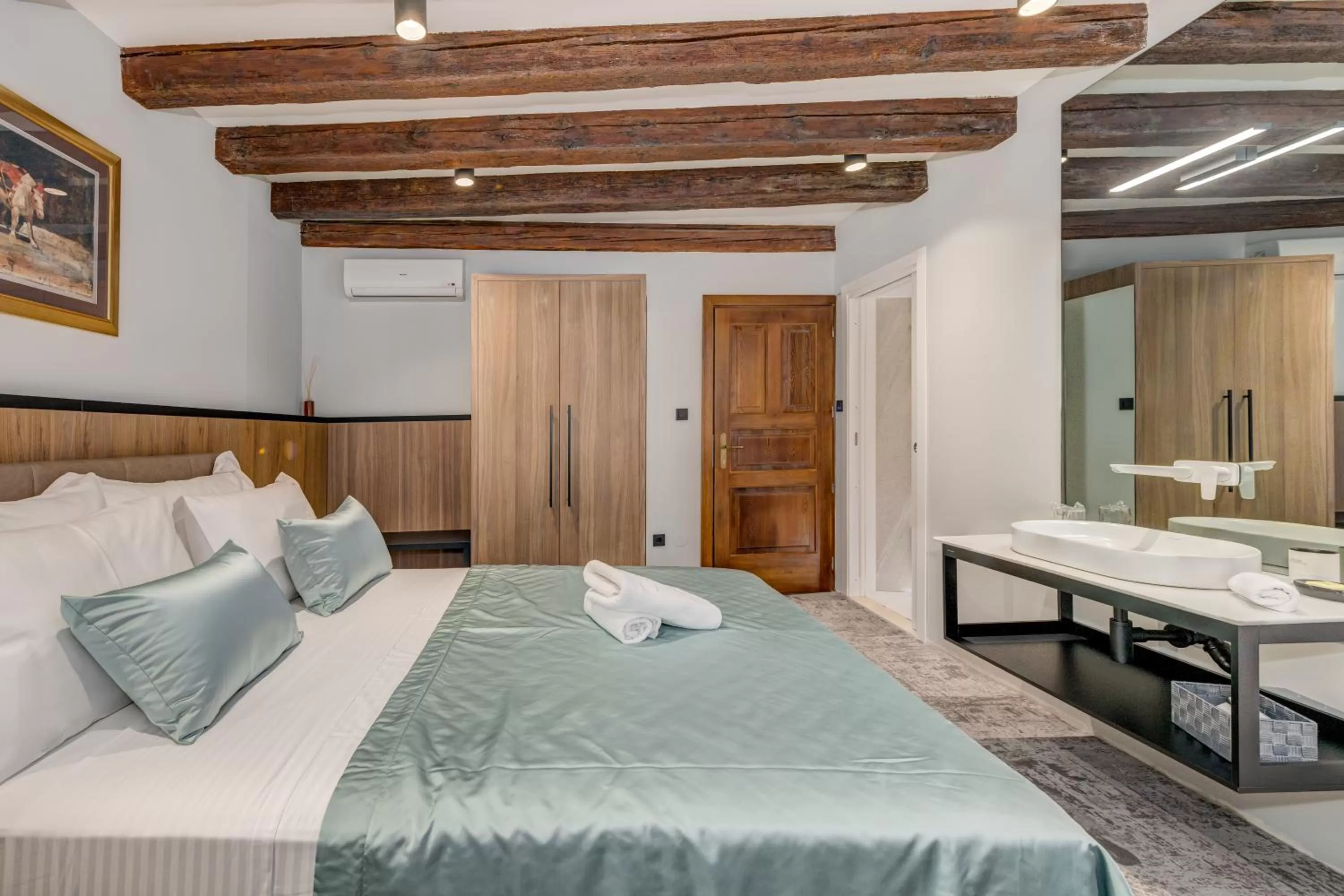 Photo of the whole room, Bed in Makarun Heritage Rooms