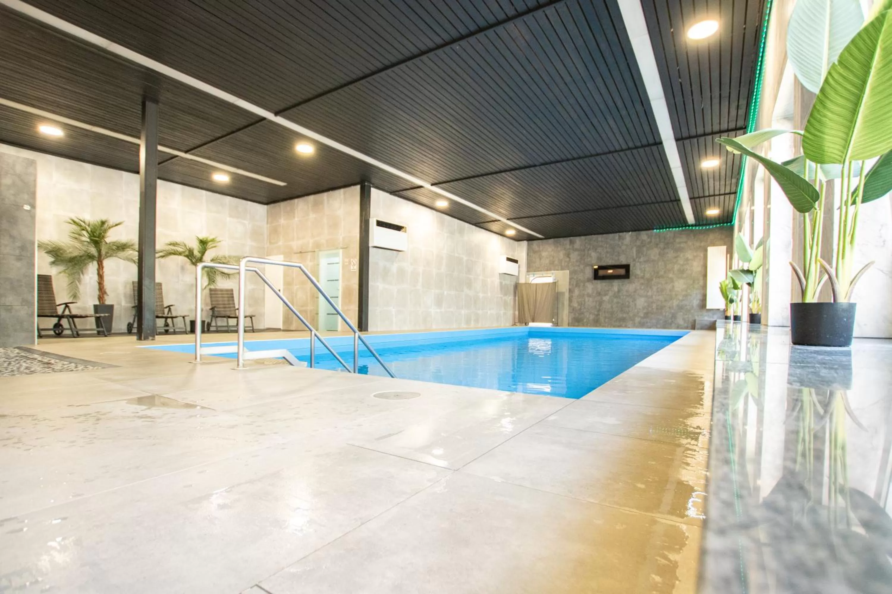 Swimming pool in El Capitan nähe Movie Park