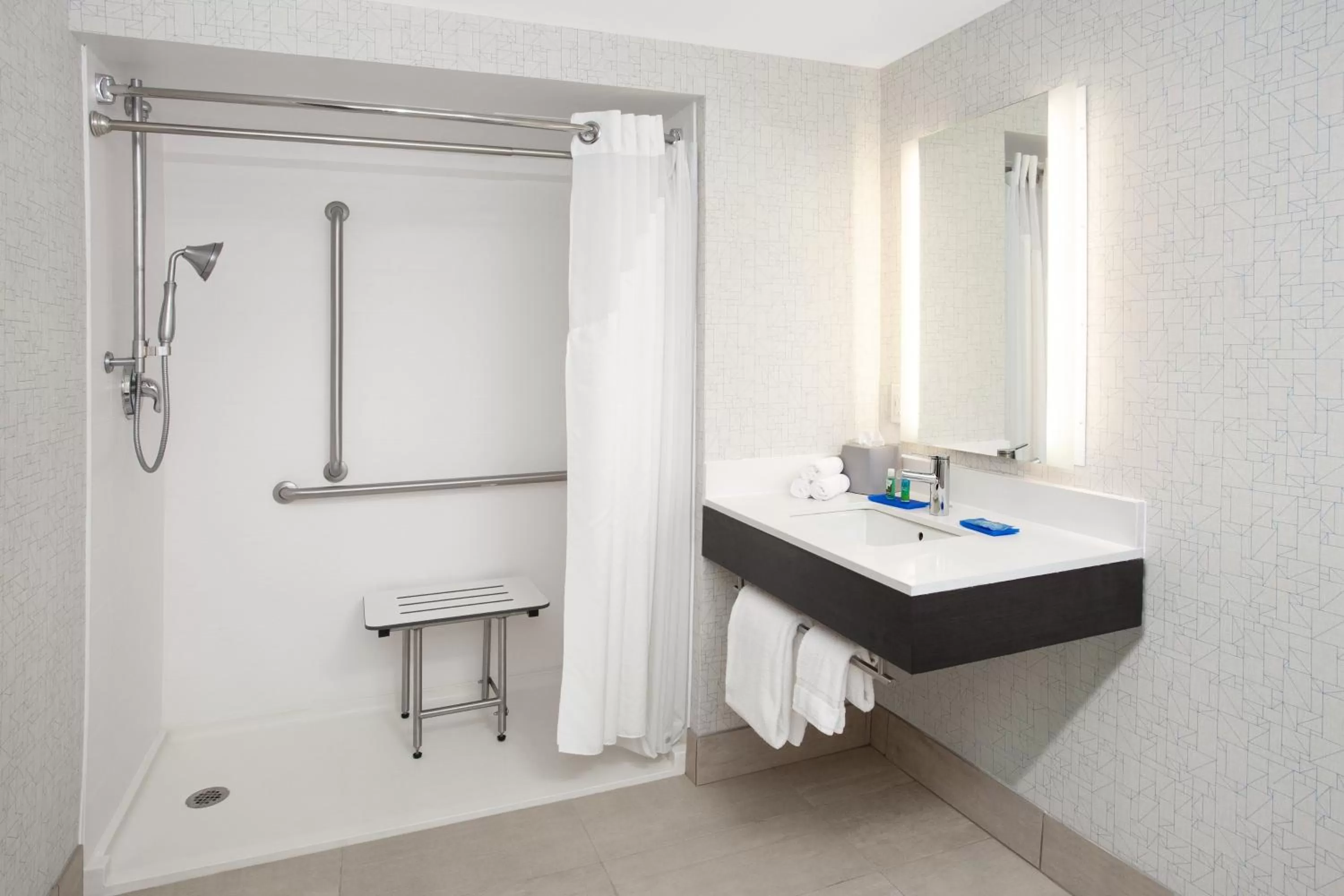Shower in Holiday Inn Express & Suites Culpeper by IHG