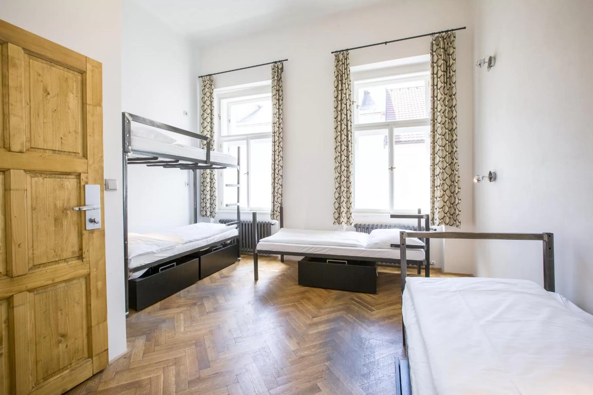 Bed in 6-Bed Mixed Dormitory in Sophie's Hostel