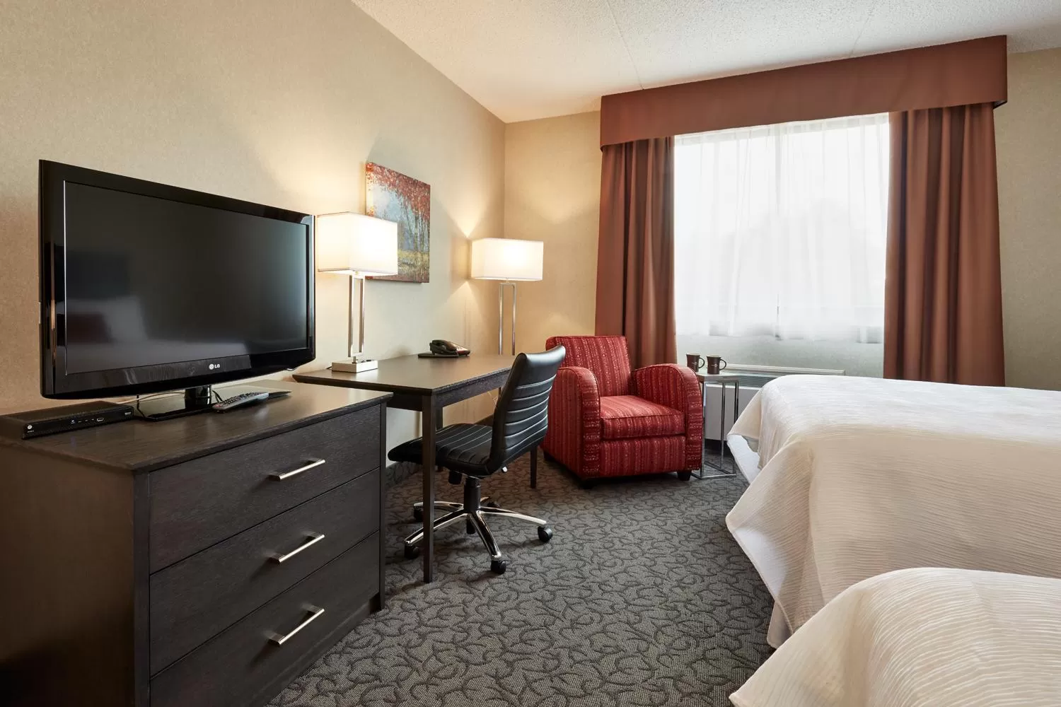 Bedroom, Bed in Travelway Inn Sudbury