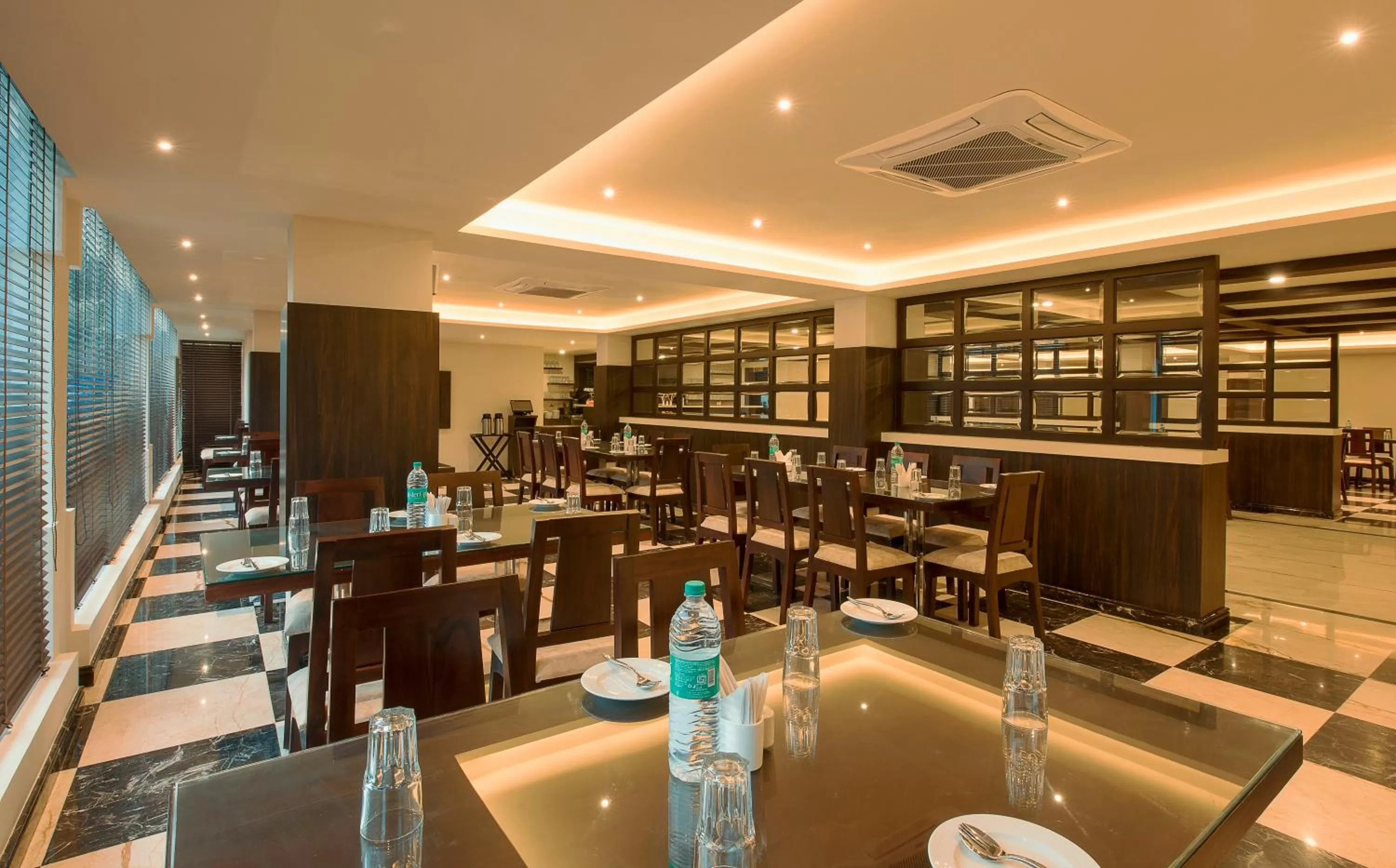 Restaurant/places to eat in White Lotus Hotel