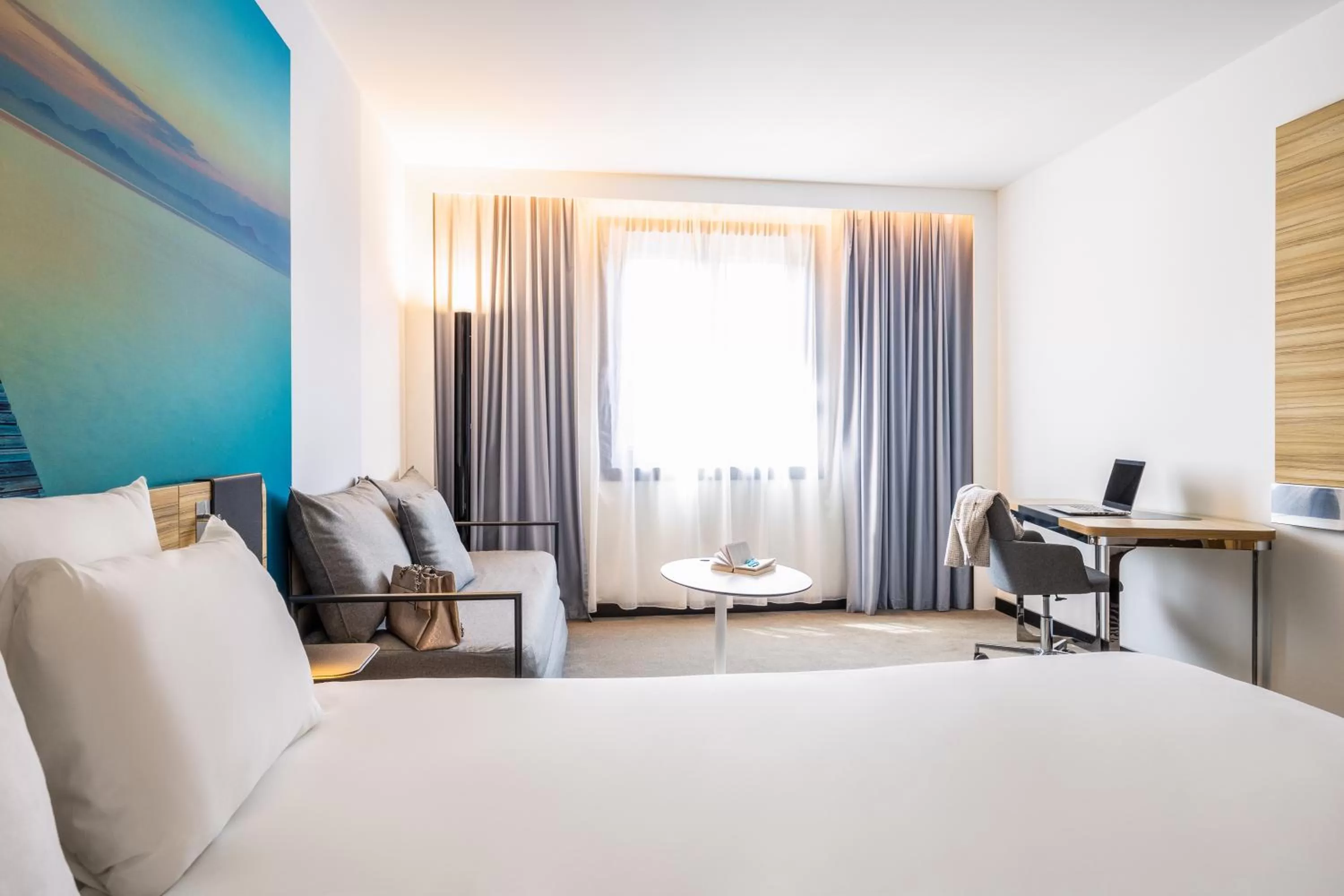 Bed in Hotel Novotel Brussels Off Grand Place