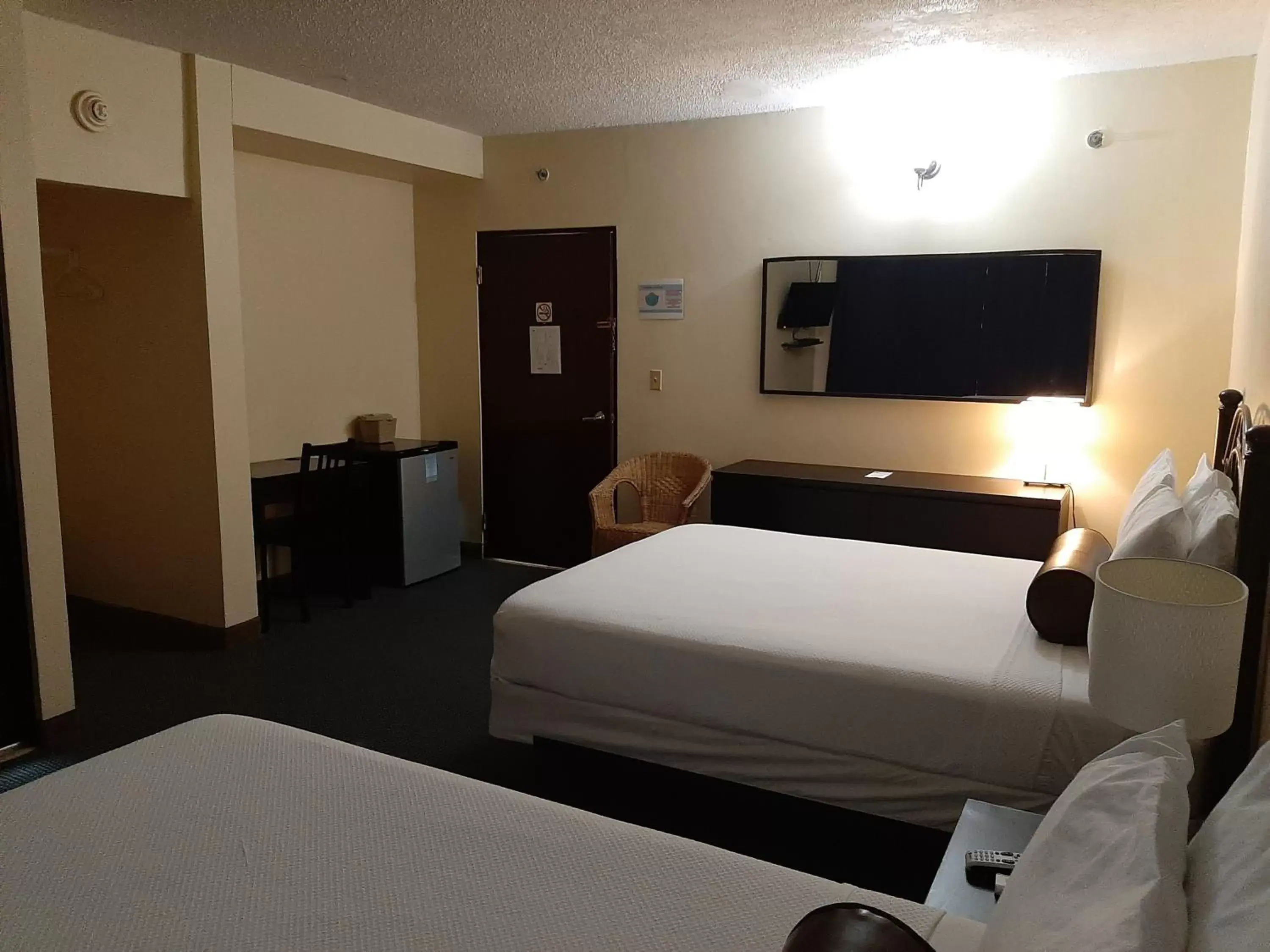 Standard Double Room with Two Double Beds in Hotel Villa del Sol Standard Double Room with Two Double Beds in Hotel Villa del Sol