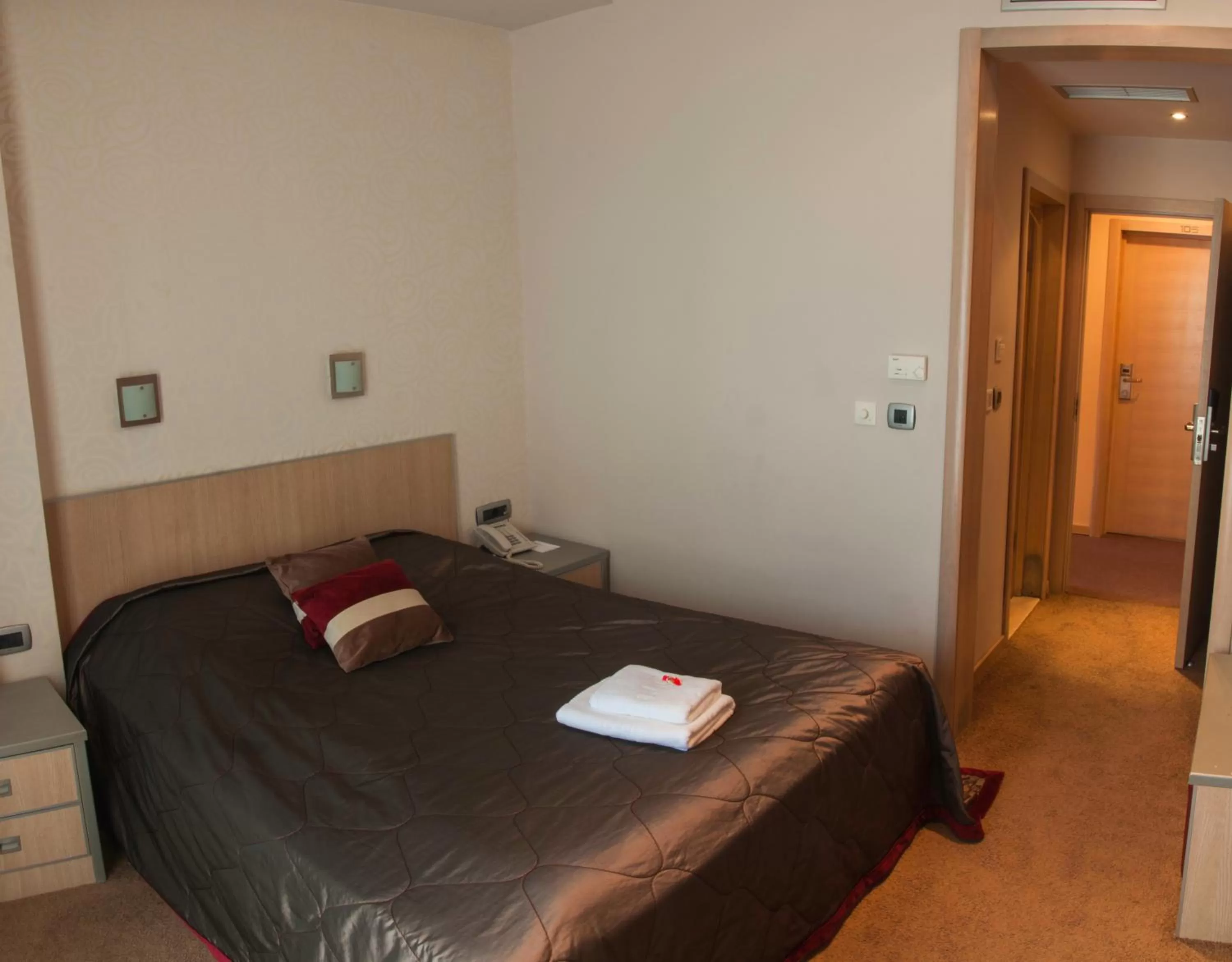 Double Room in Garni Hotel Vigor - EV station
