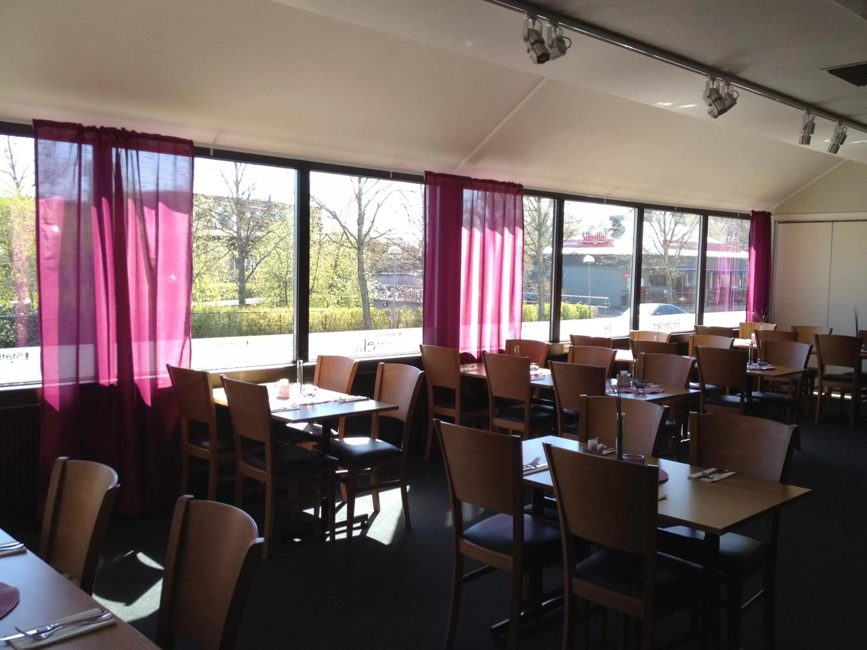 Restaurant/places to eat in Kumla Hotel