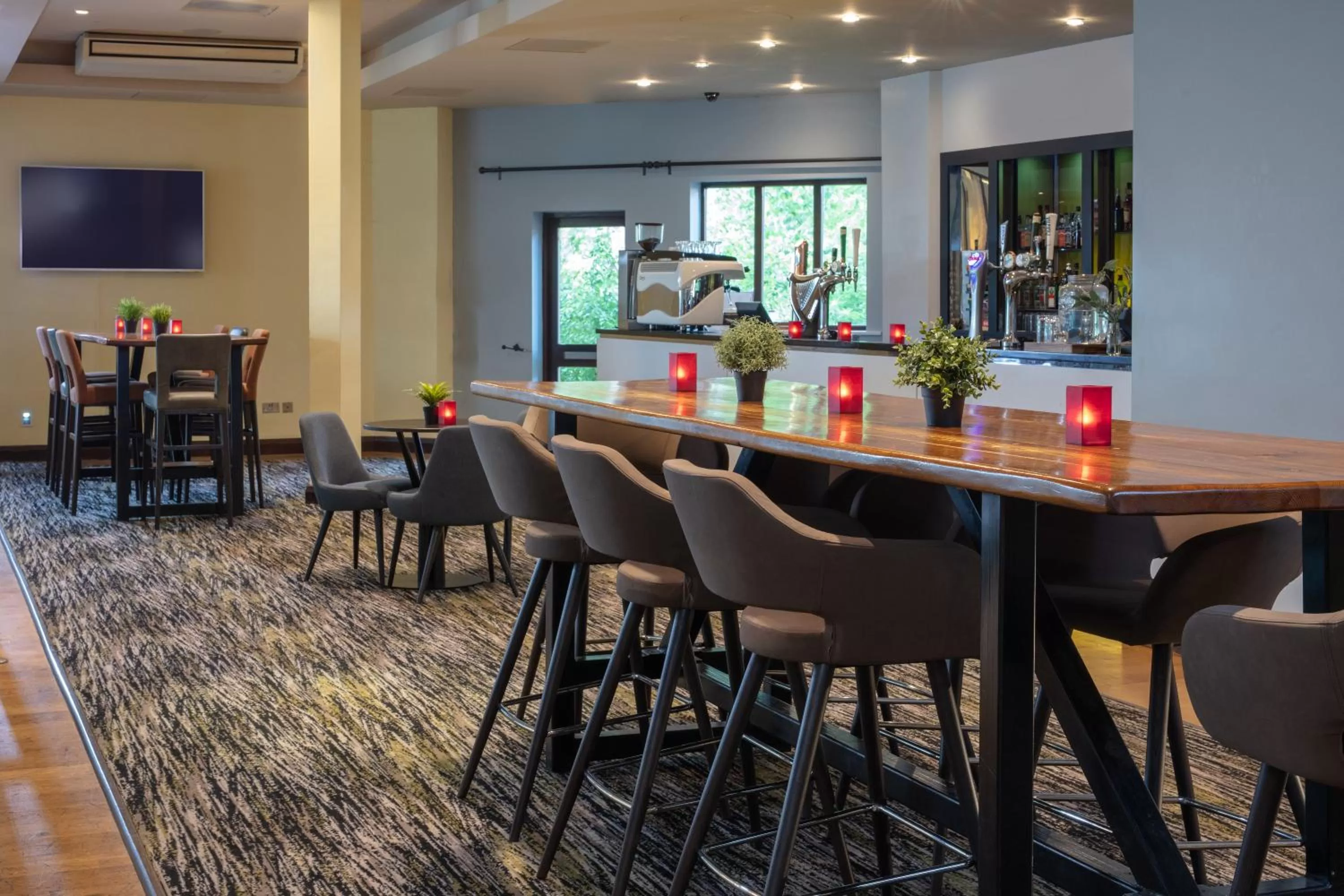 Lounge or bar in Stratford Manor Hotel