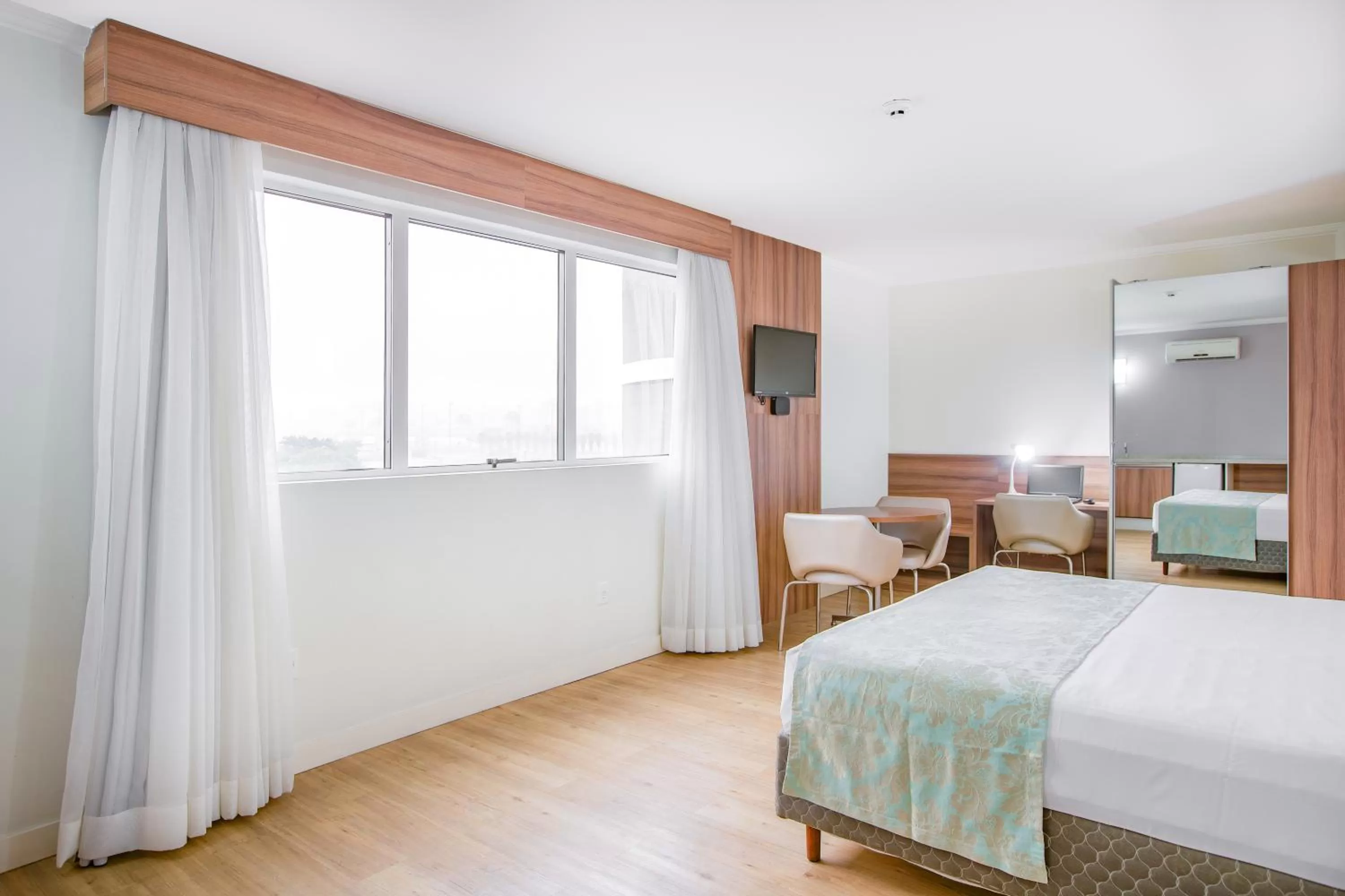 Photo of the whole room, Bed in Iate Hotel Centro Florianópolis