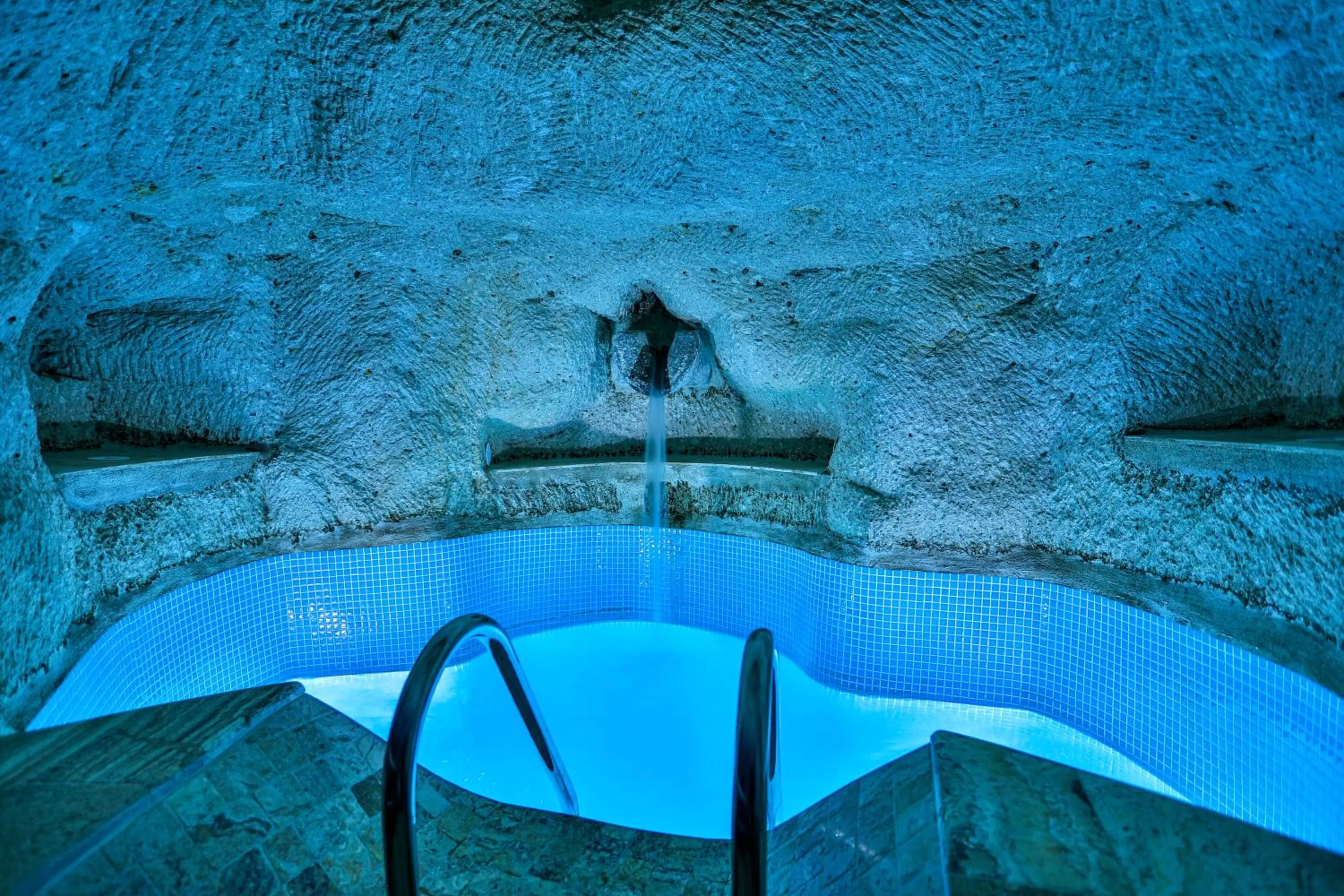 Swimming pool in Şah Saray Cave Suites Halal Hotel