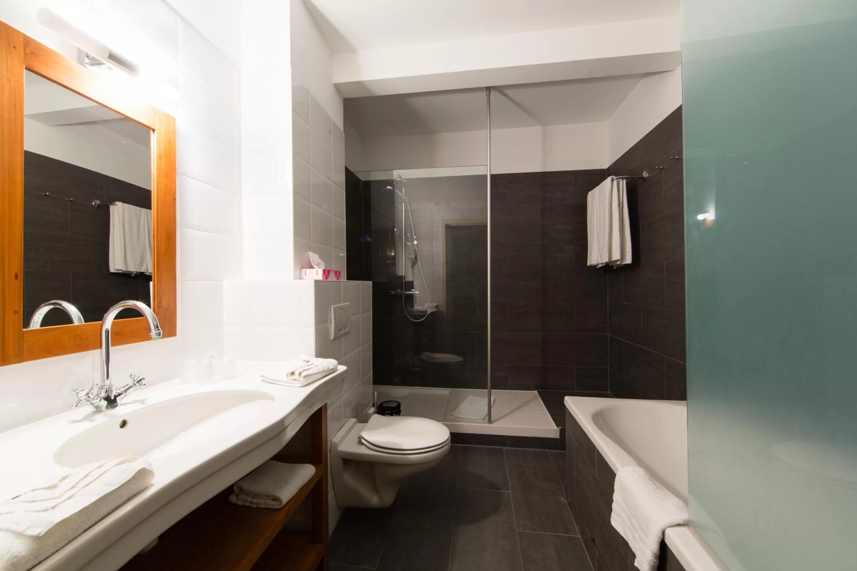 Bathroom in Ghent River Hotel