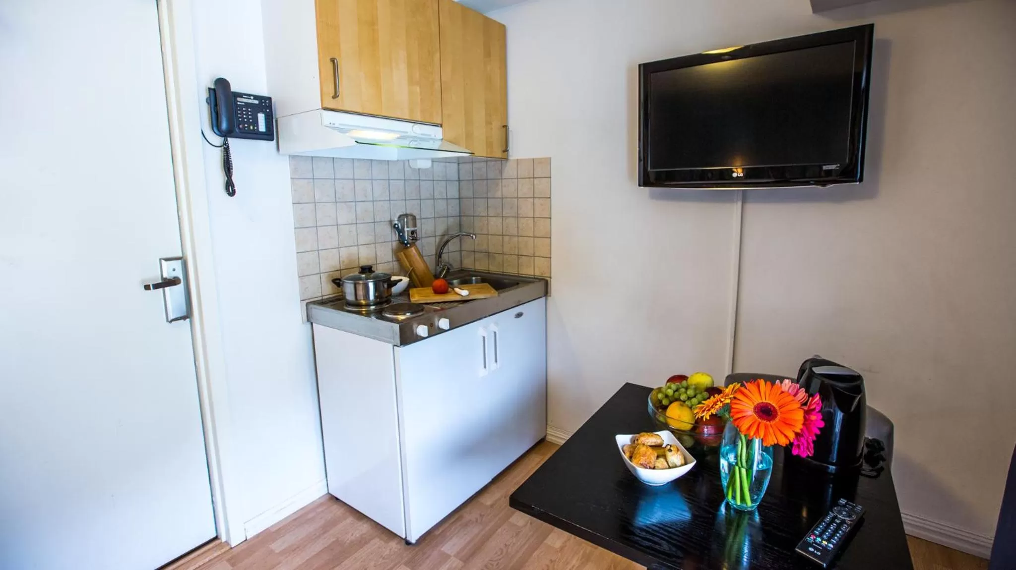 Kitchen or kitchenette in Central City Apartments