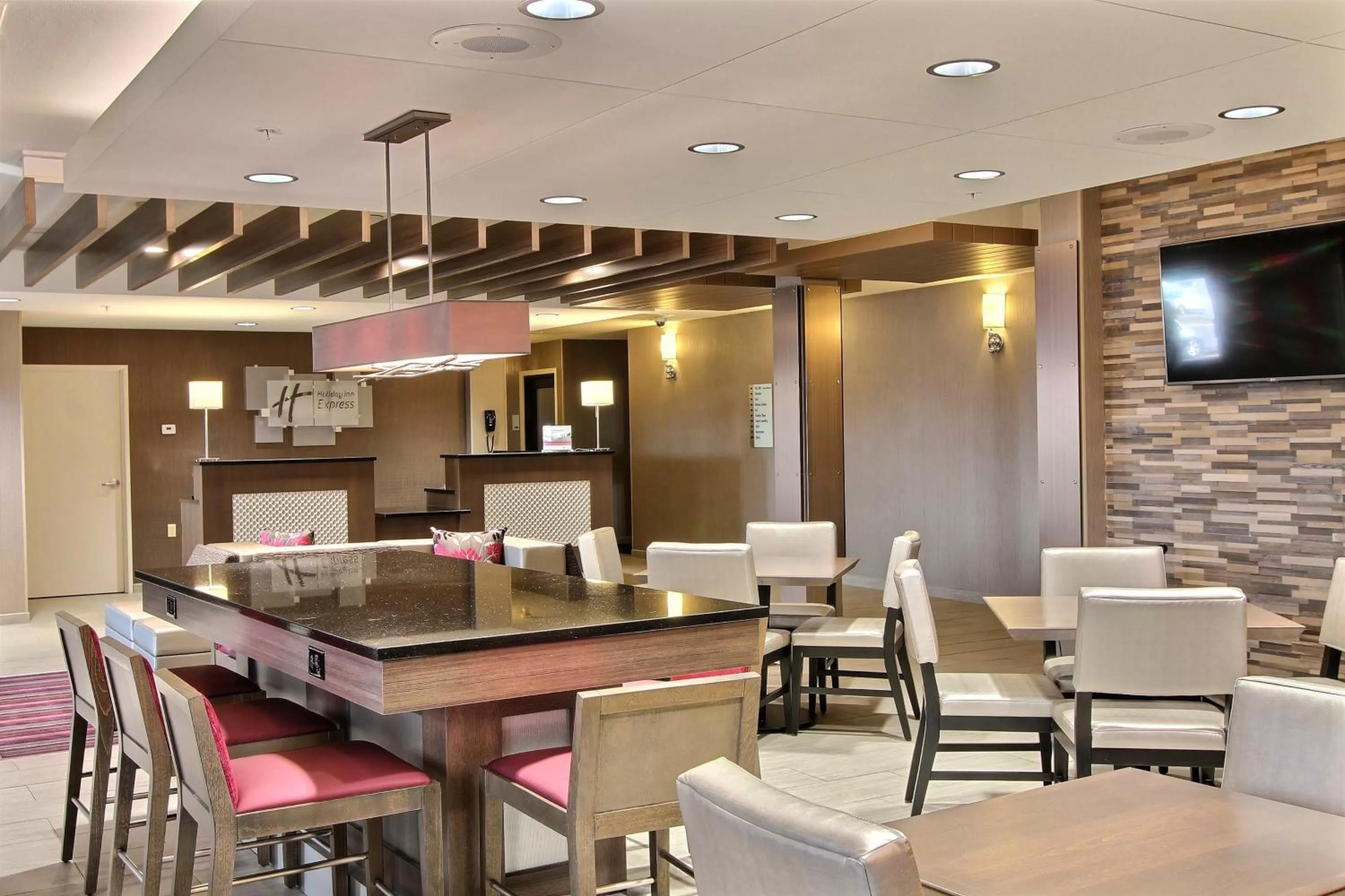 Breakfast in Holiday Inn Express Fargo - West Acres by IHG