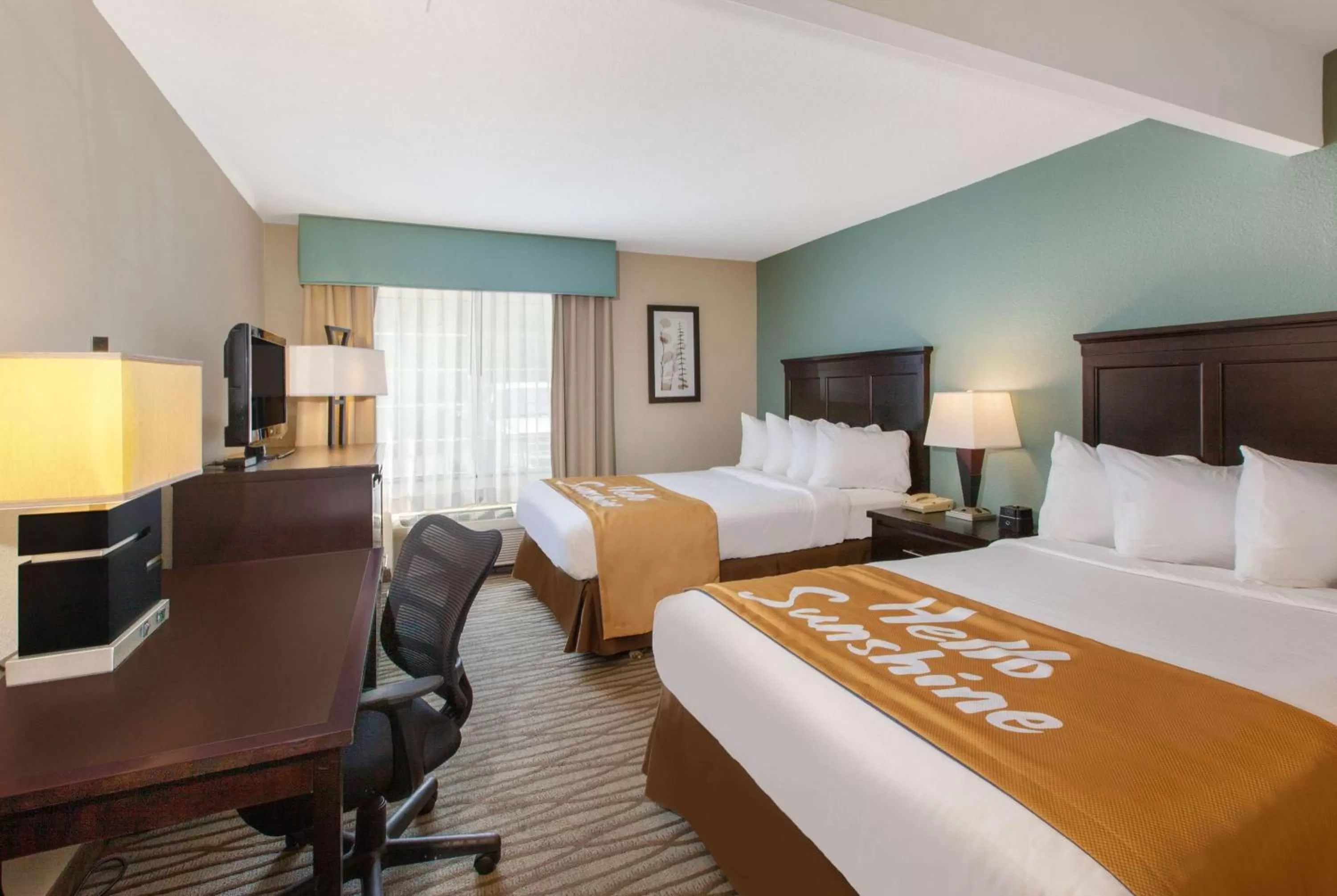 Photo of the whole room, Bed in Days Inn by Wyndham Petoskey