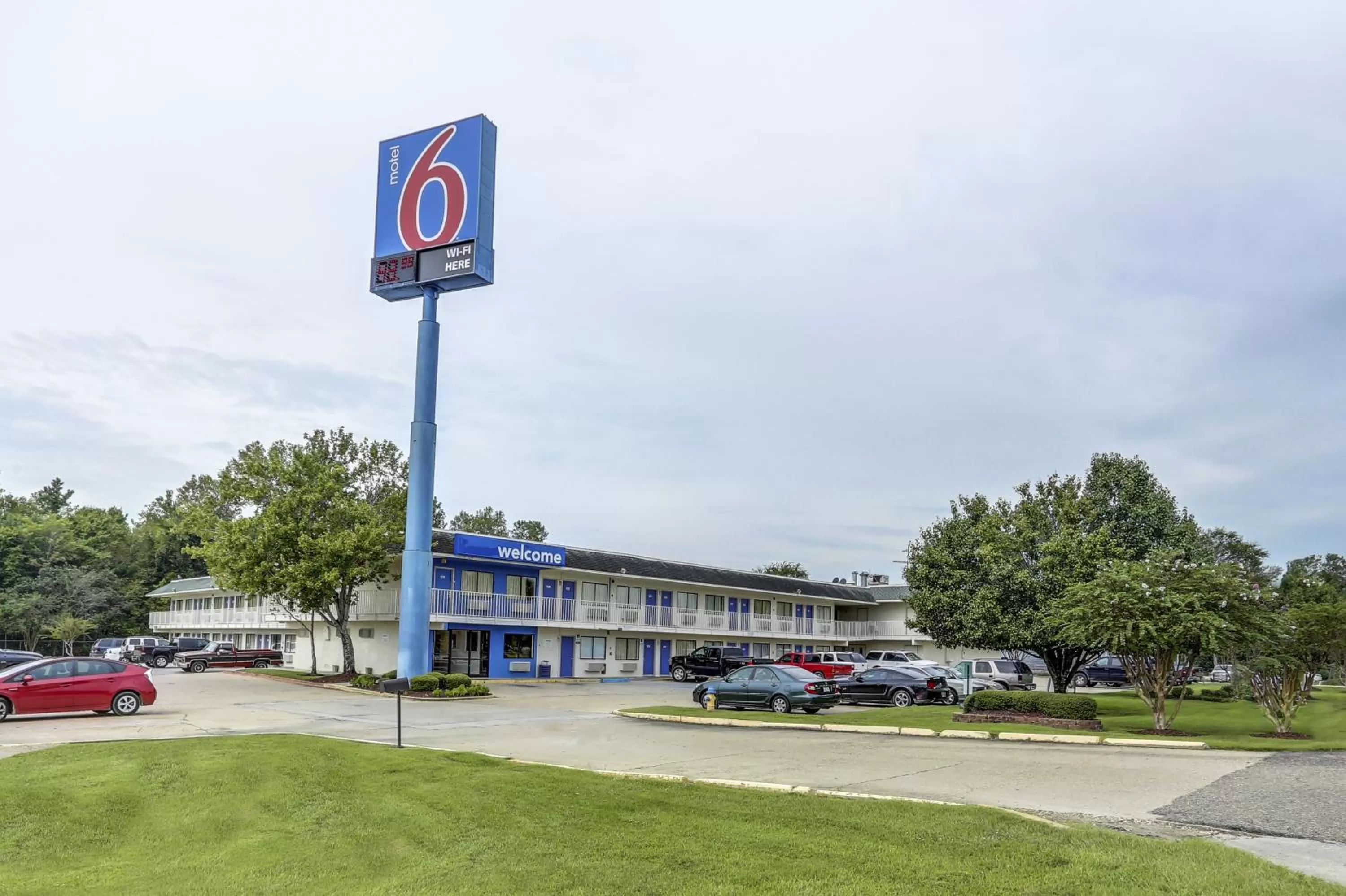 Property building in Motel 6-Port Allen, LA - Baton Rouge