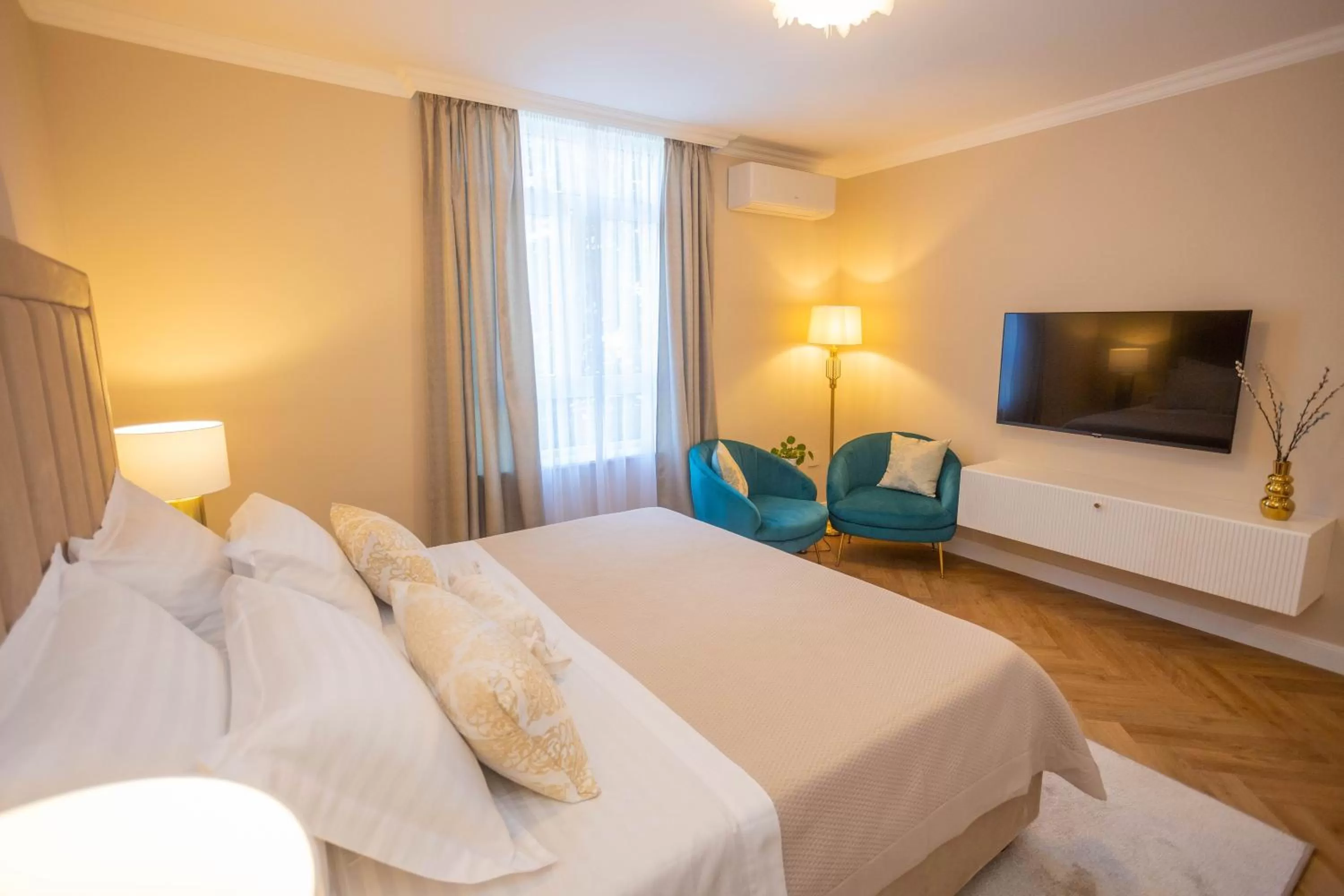 Bedroom in City and Style Luxury Rooms Split