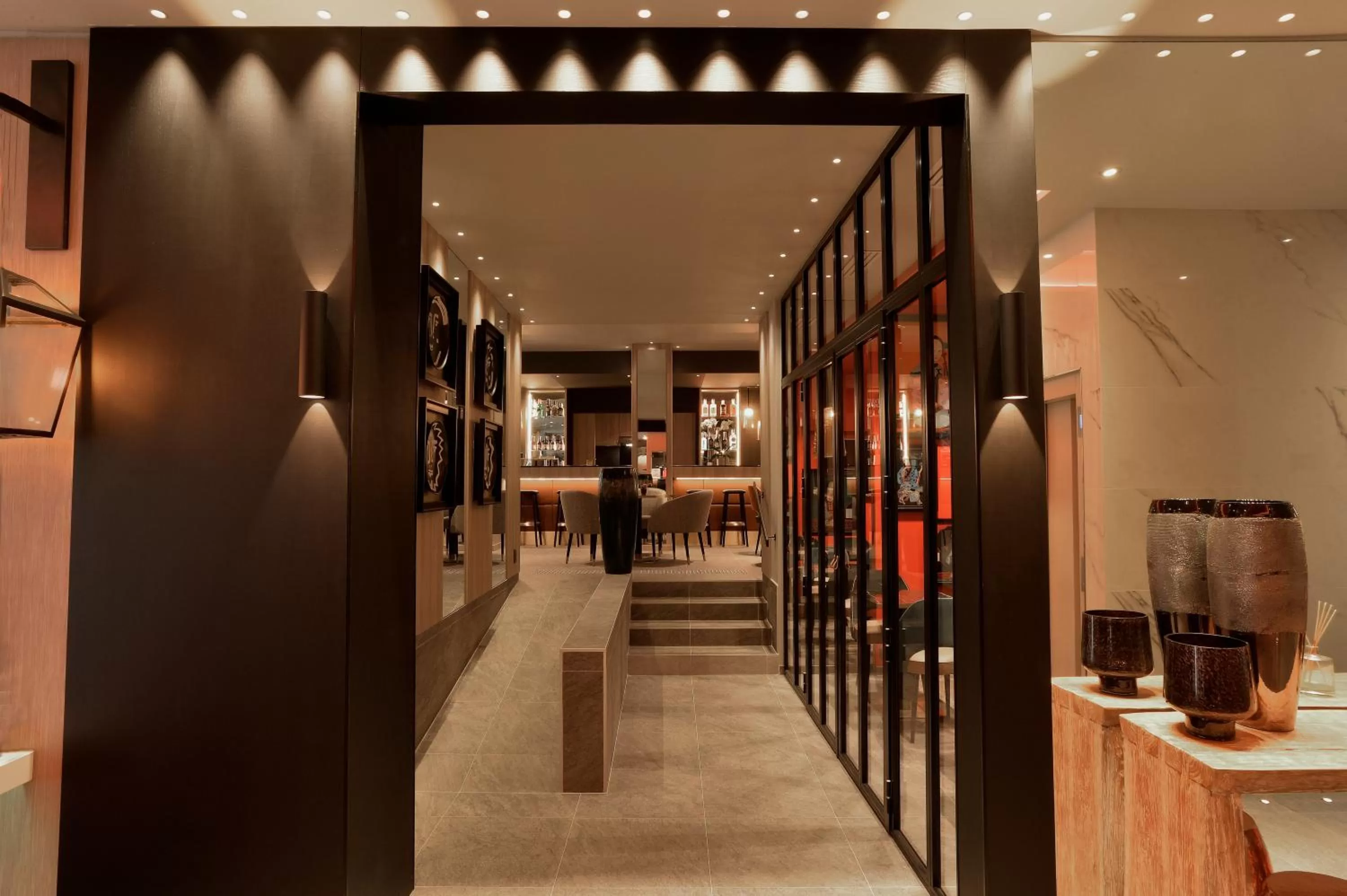 Lounge or bar in Hotel La Lanterne & Spa By Timhotel