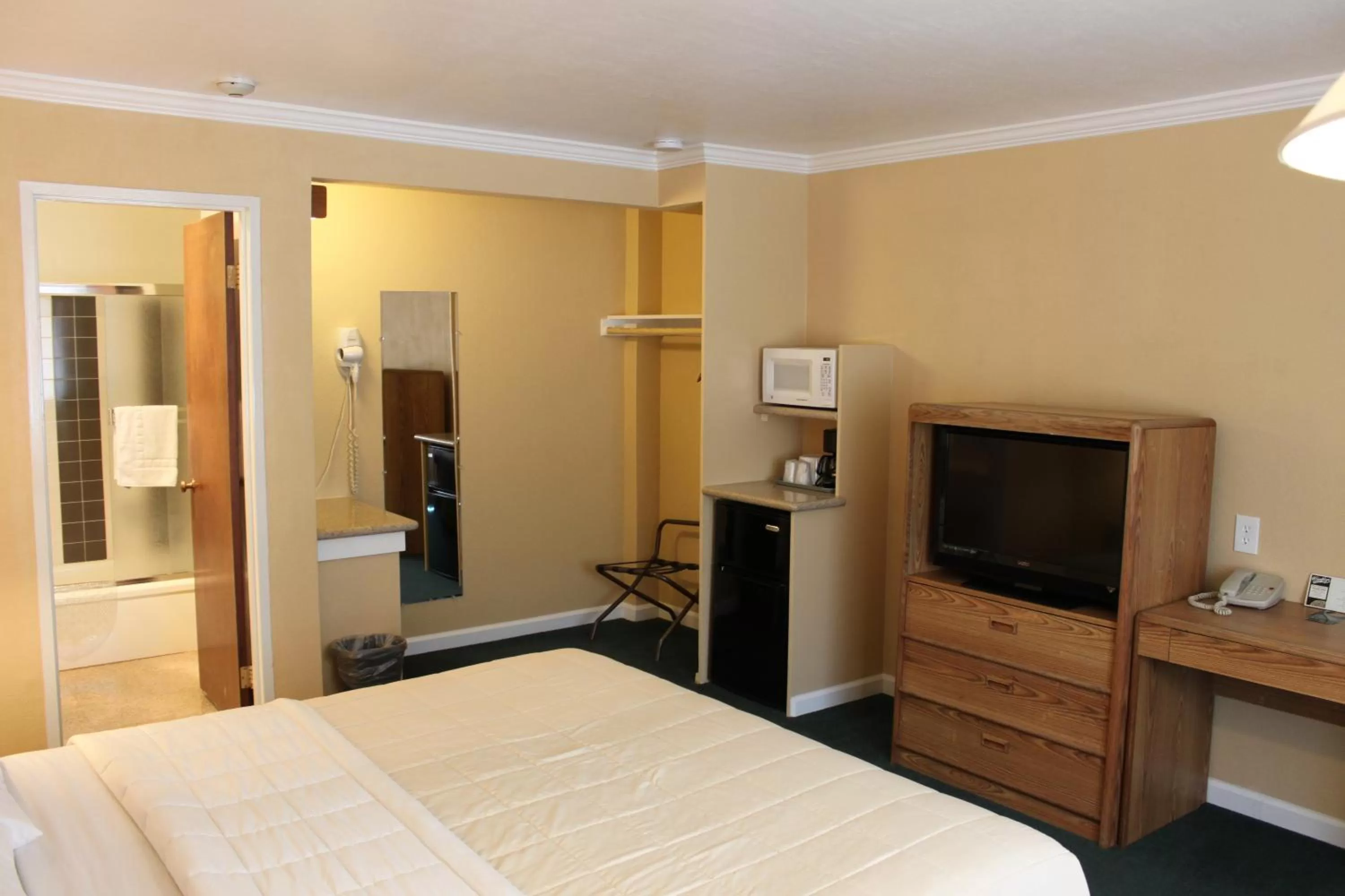 Photo of the whole room, Bed in Villa Inn