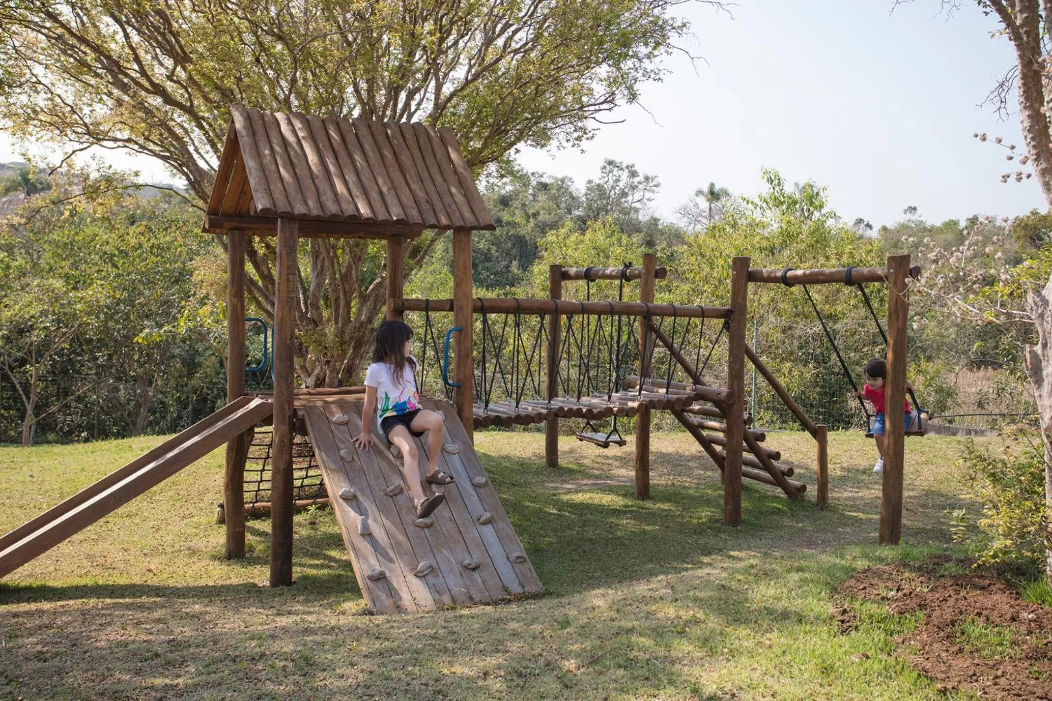 People in ibis Styles Taubate