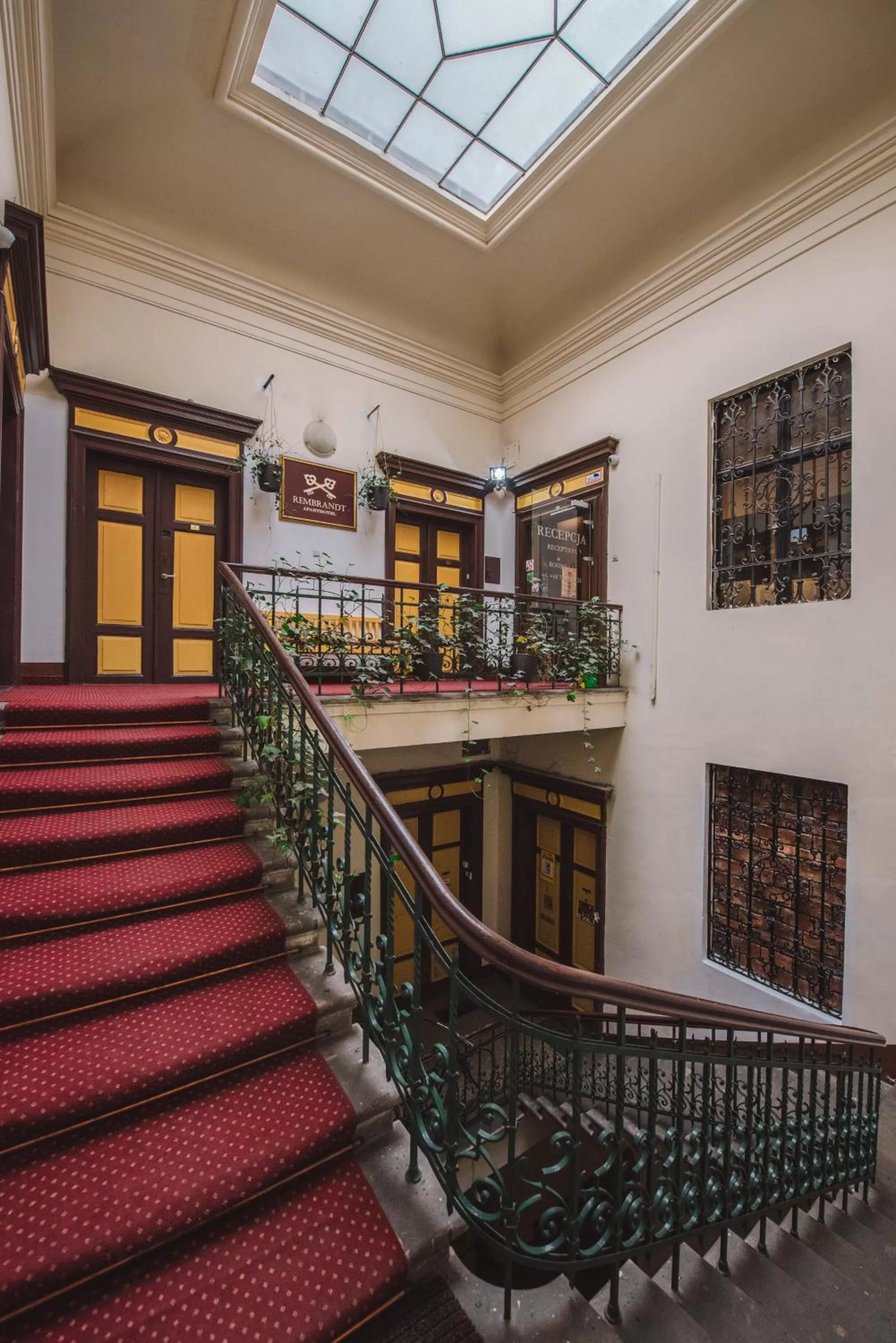 Facade/entrance in Rembrandt Aparthotel