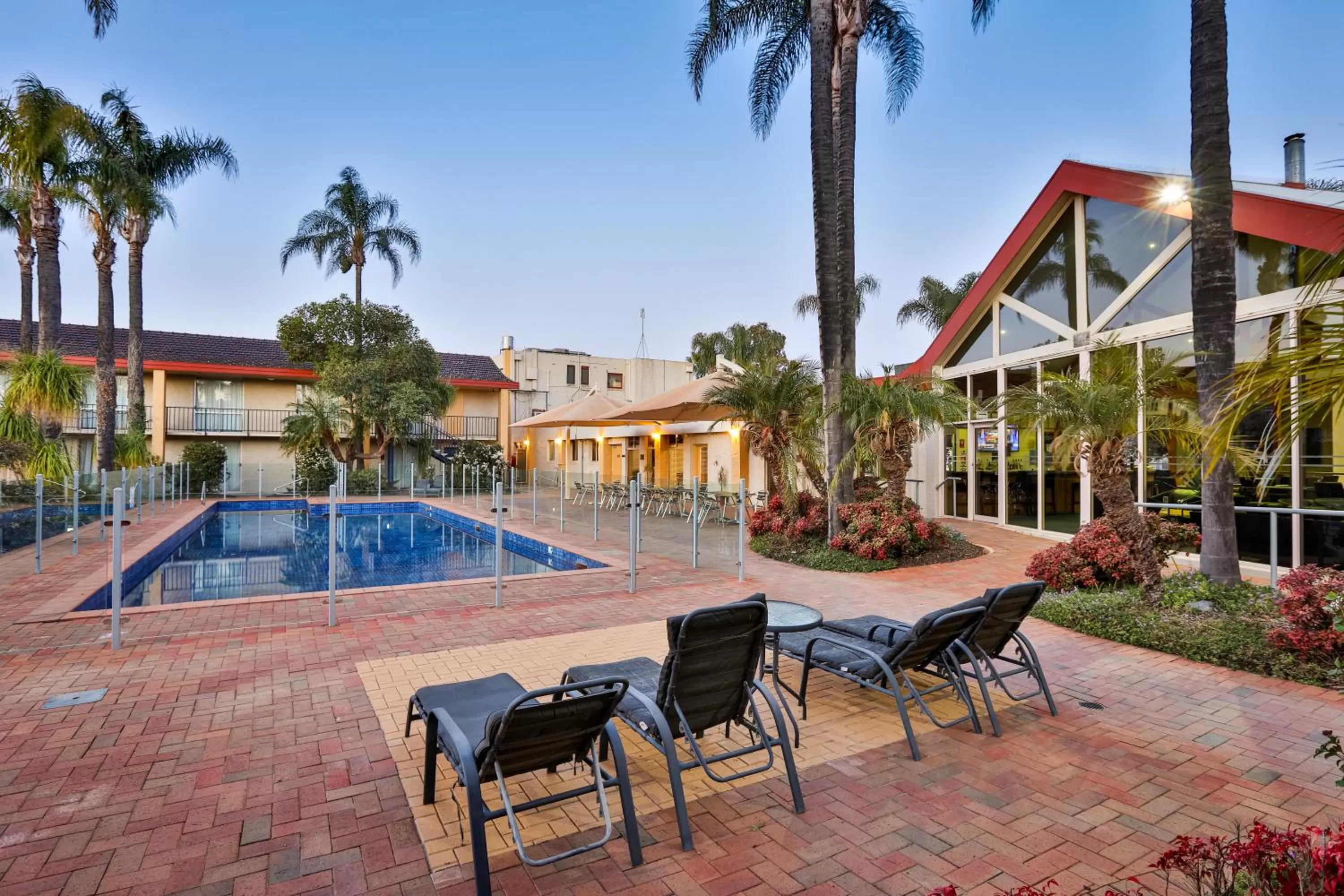 Pool view in Mildura Inlander Resort