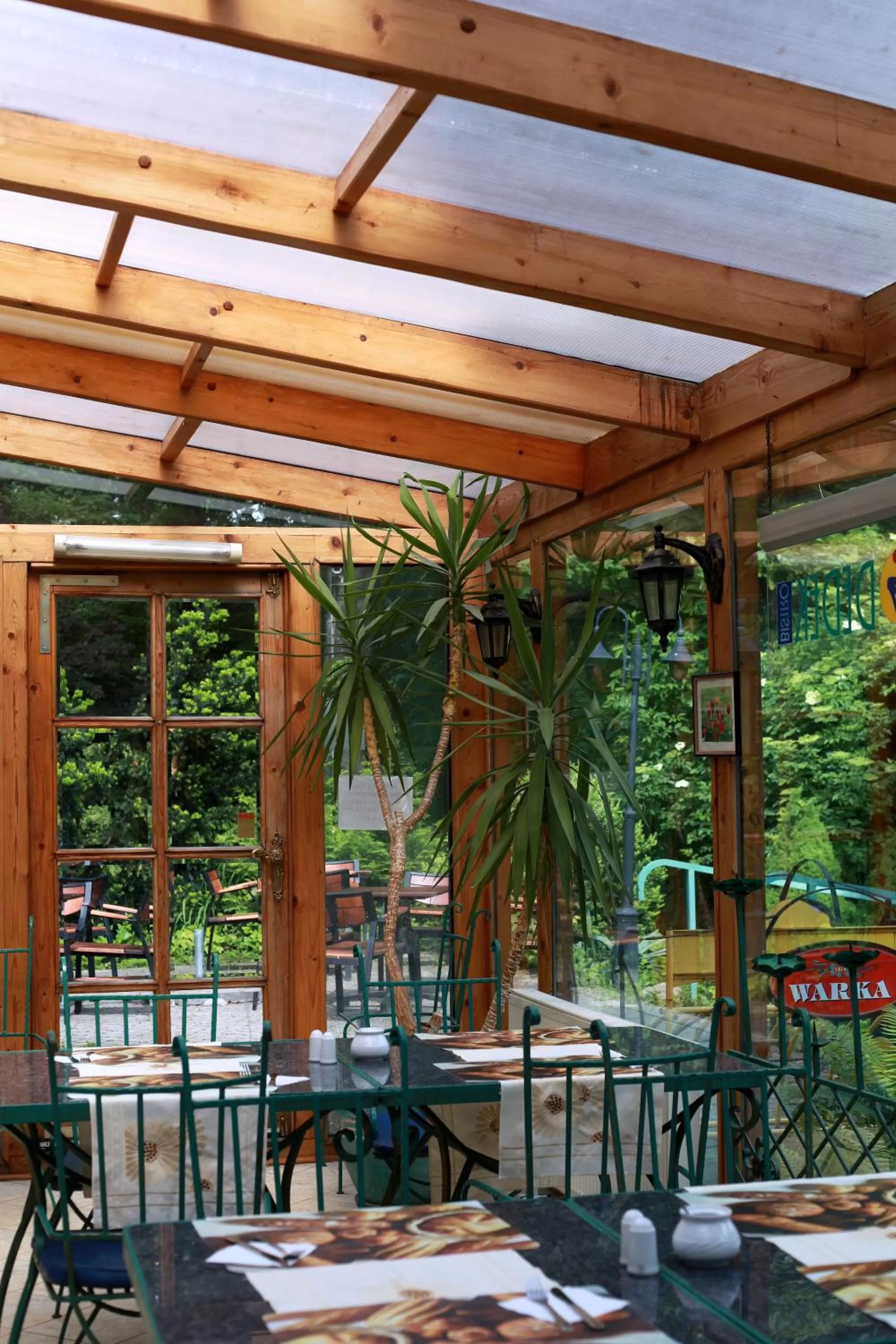 Restaurant/places to eat in Dedek Park - historyczny dworek w pięknym Parku Skaryszewskim obok Stadionu Narodowego