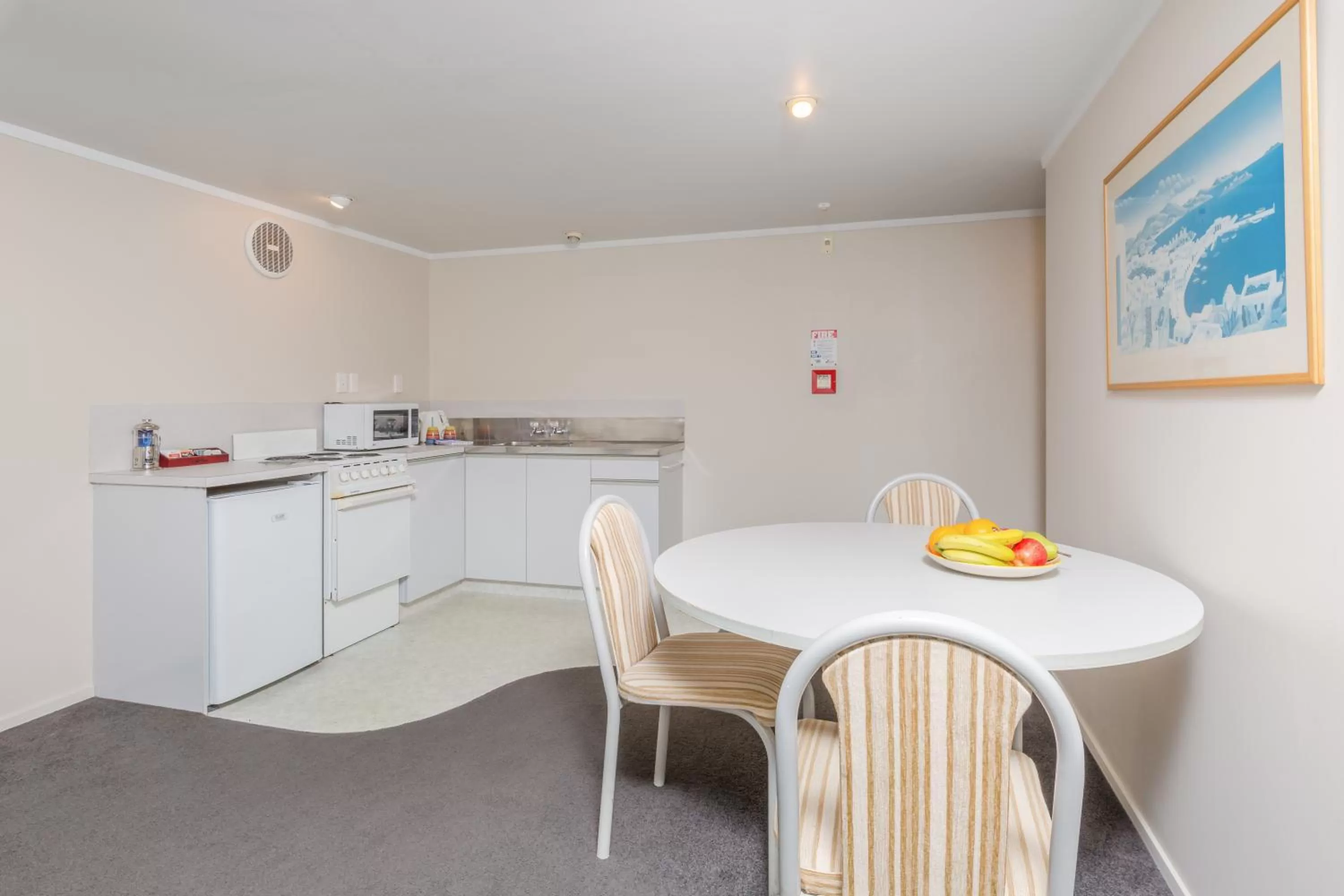 Kitchen or kitchenette in Aloha Seaview Resort Motel