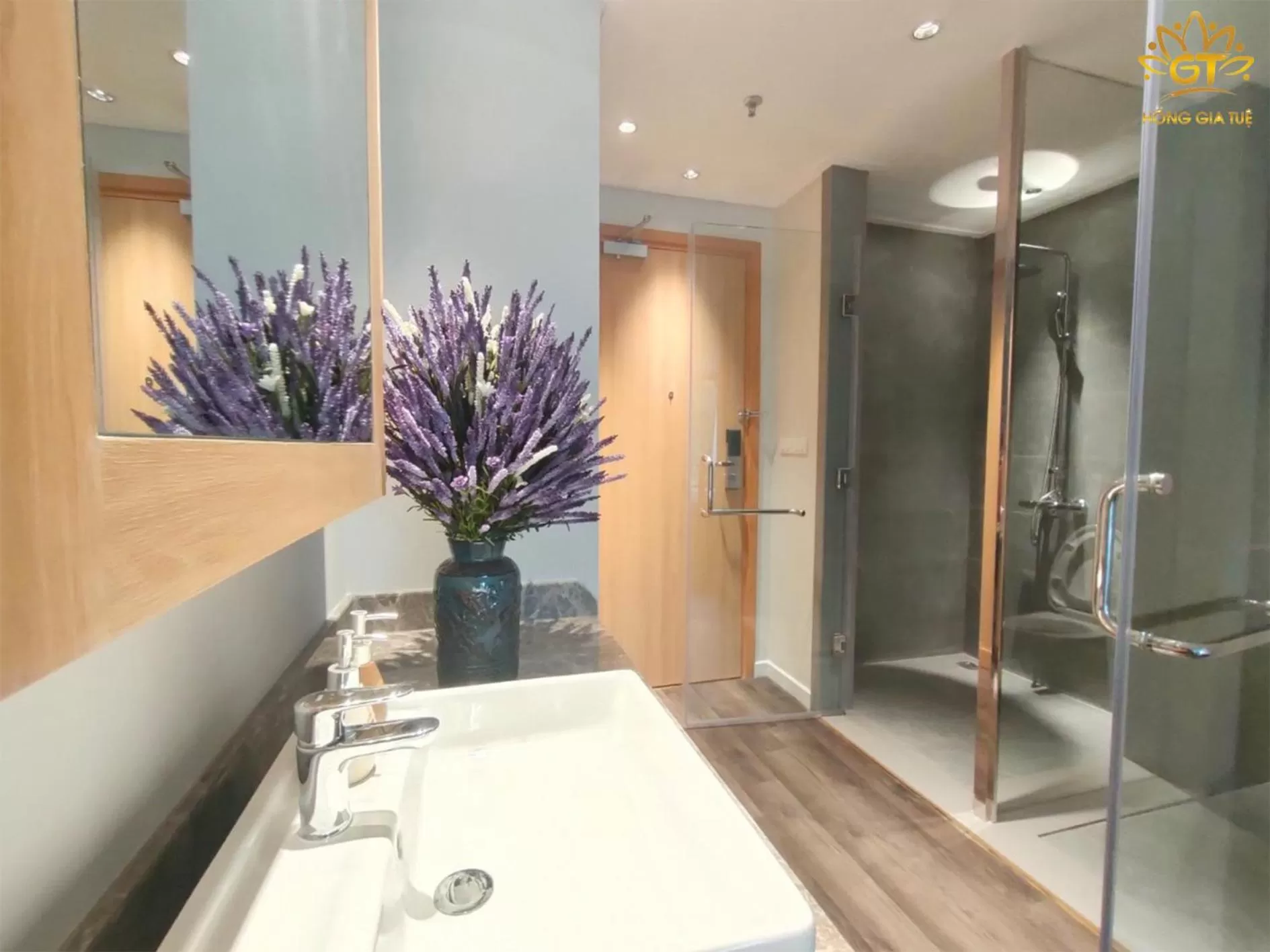 Hong Gia Tue Lake View