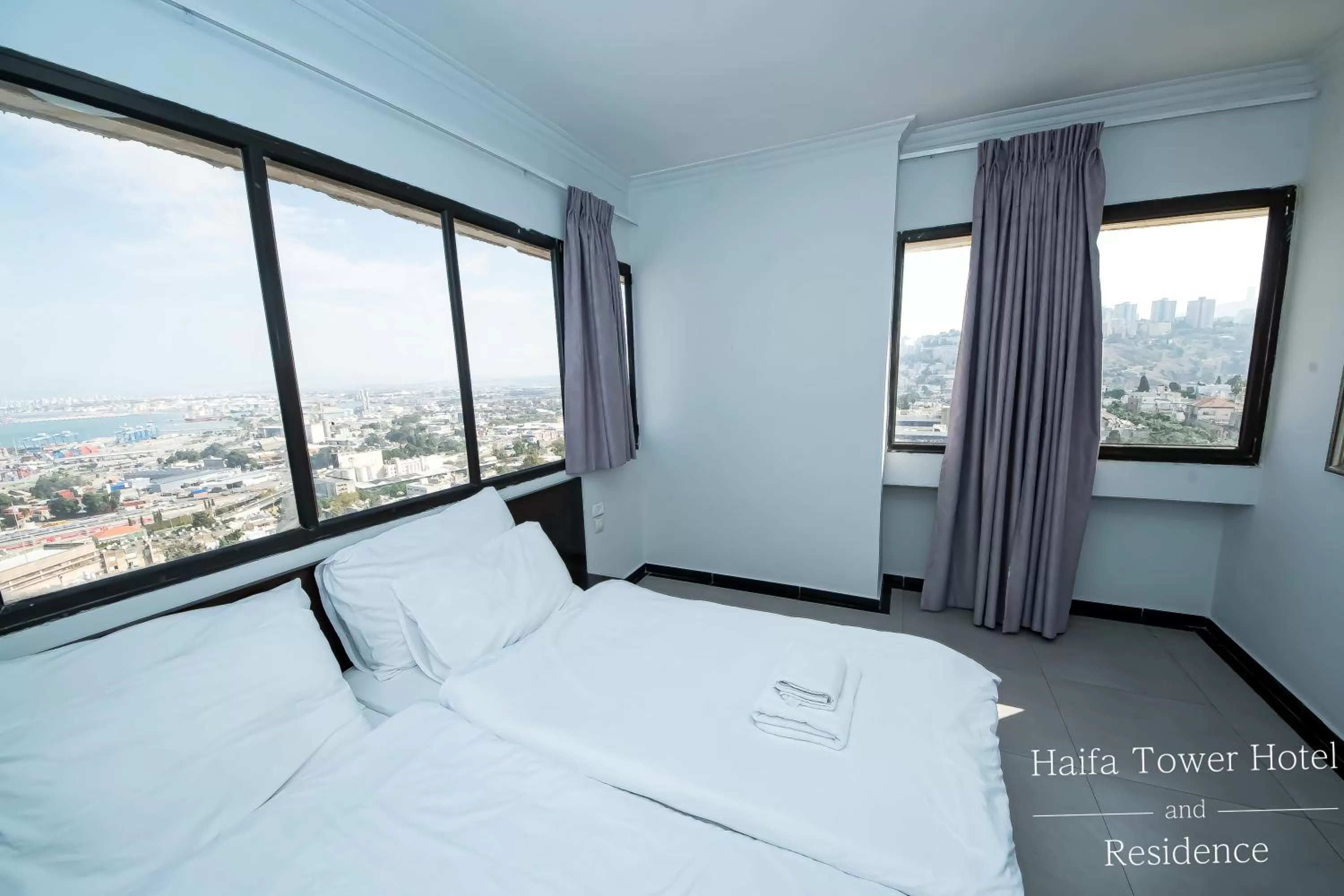 View (from property/room), Bed in Haifa Tower Hotel - מלון מגדל חיפה