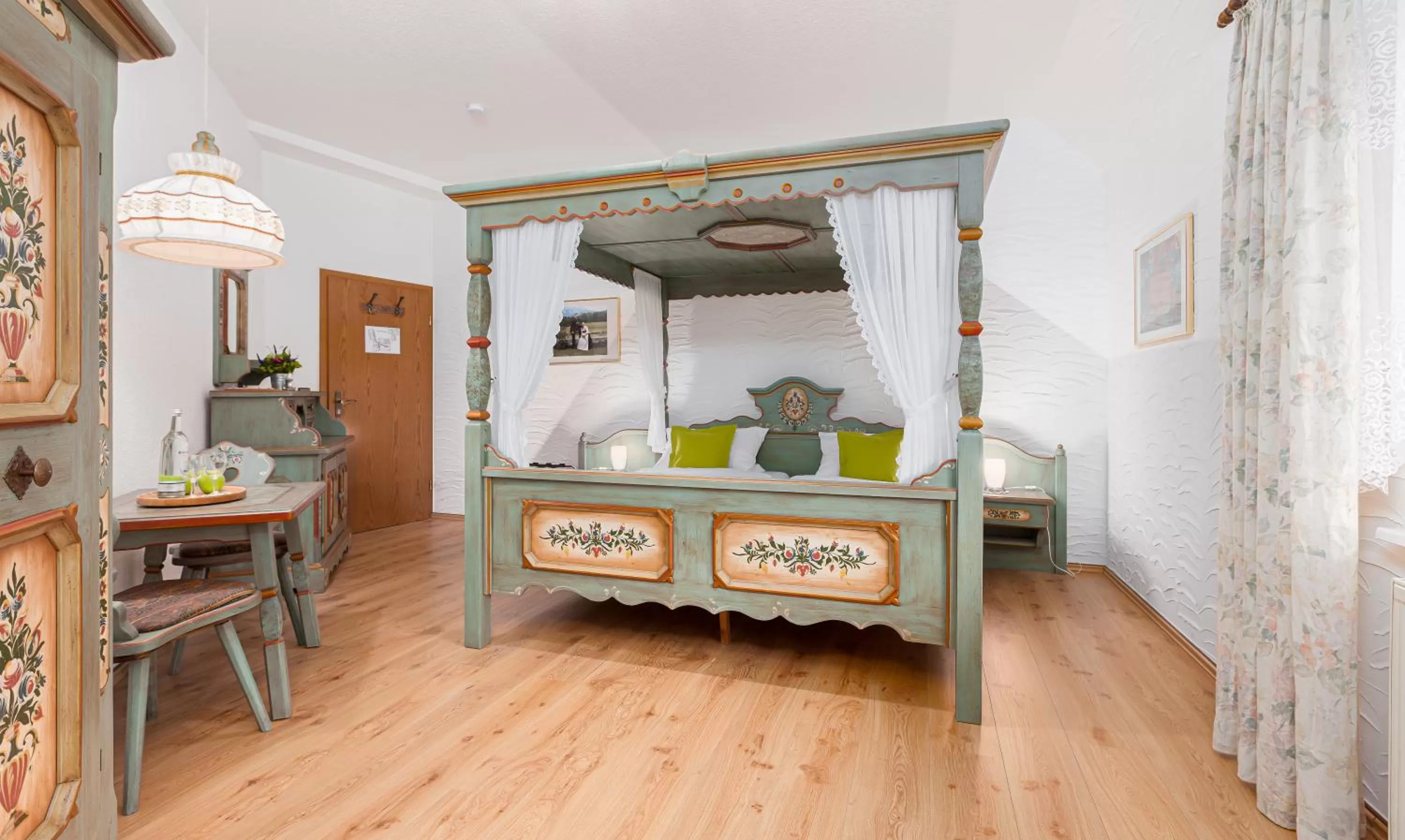 Living room, Bed in Hotel Landgasthof Hölzer