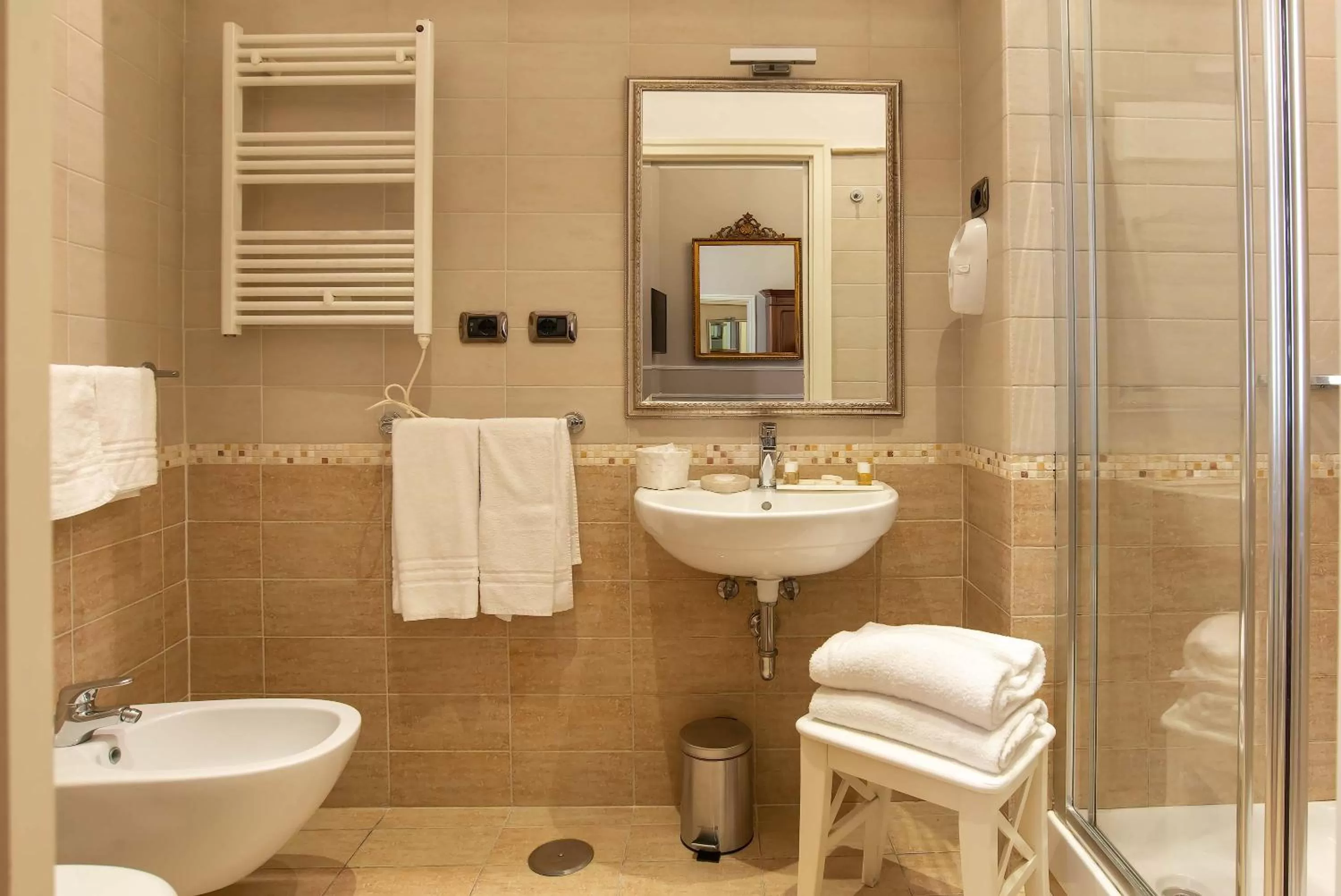 Shower in I TRE MOSCHETTIERI - D'ARTAGNAN Luxury Guest House