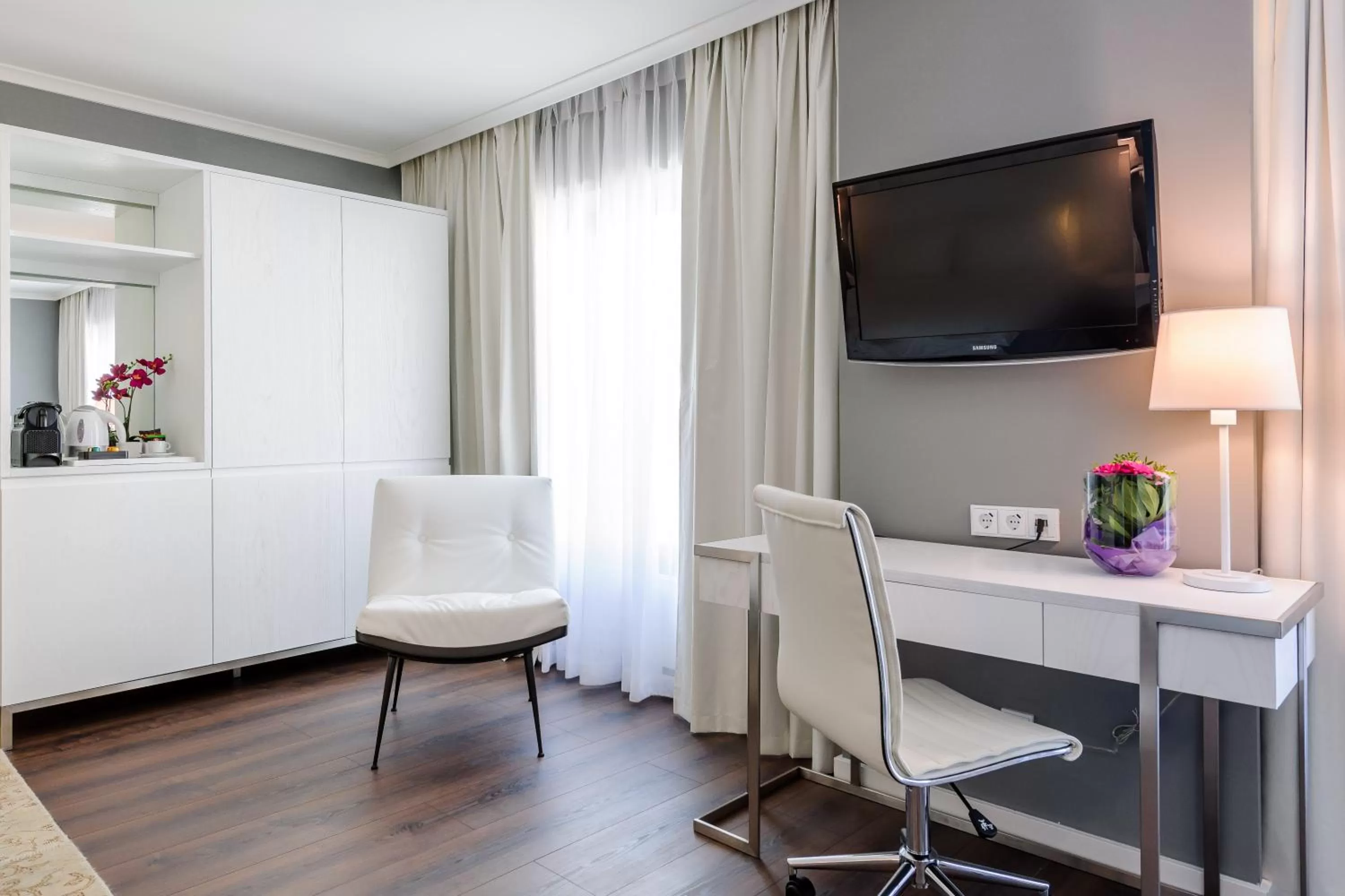 TV and multimedia in Mercure Hotel Raphael Wien