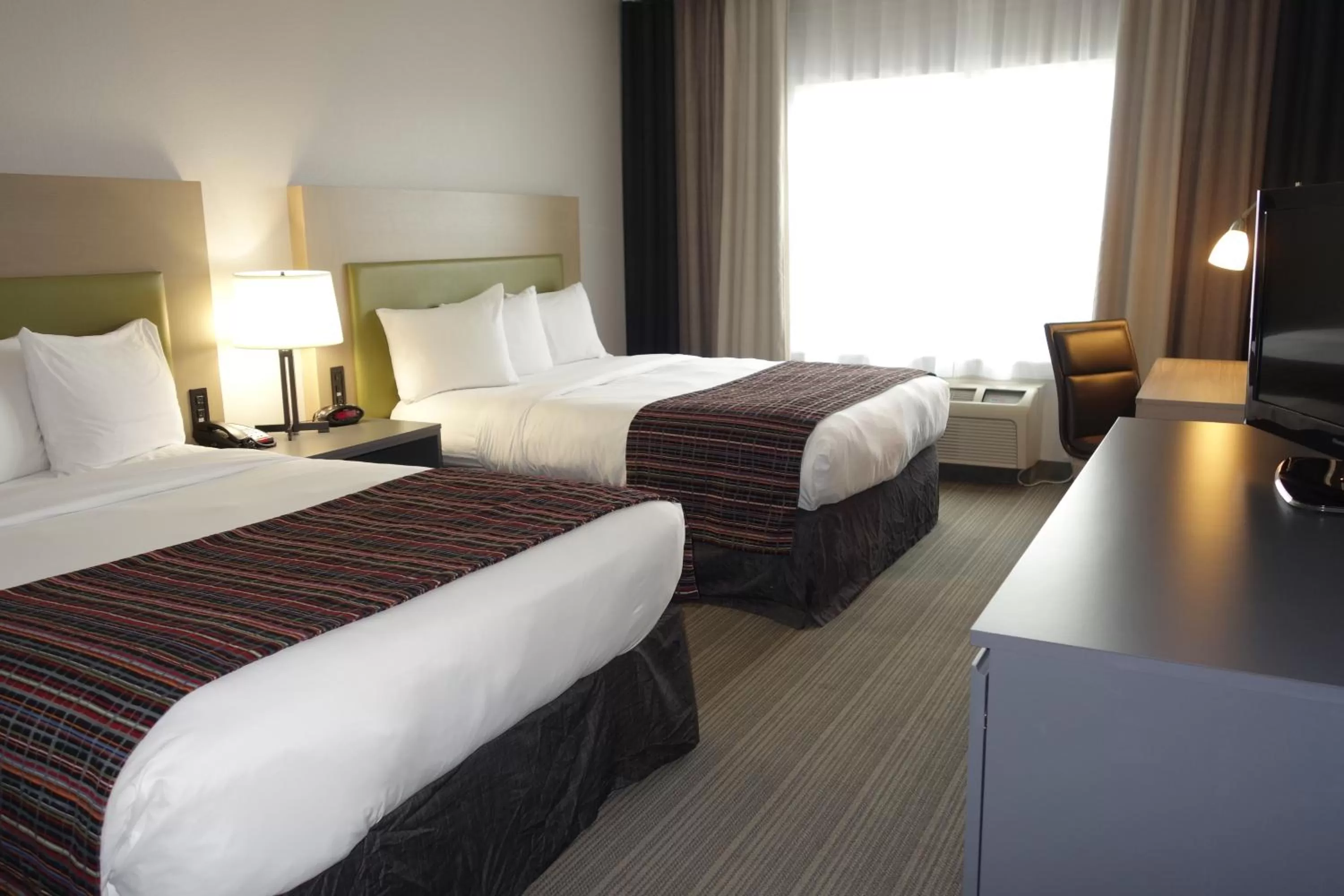 Photo of the whole room, Bed in Country Inn & Suites by Radisson, Coralville, IA