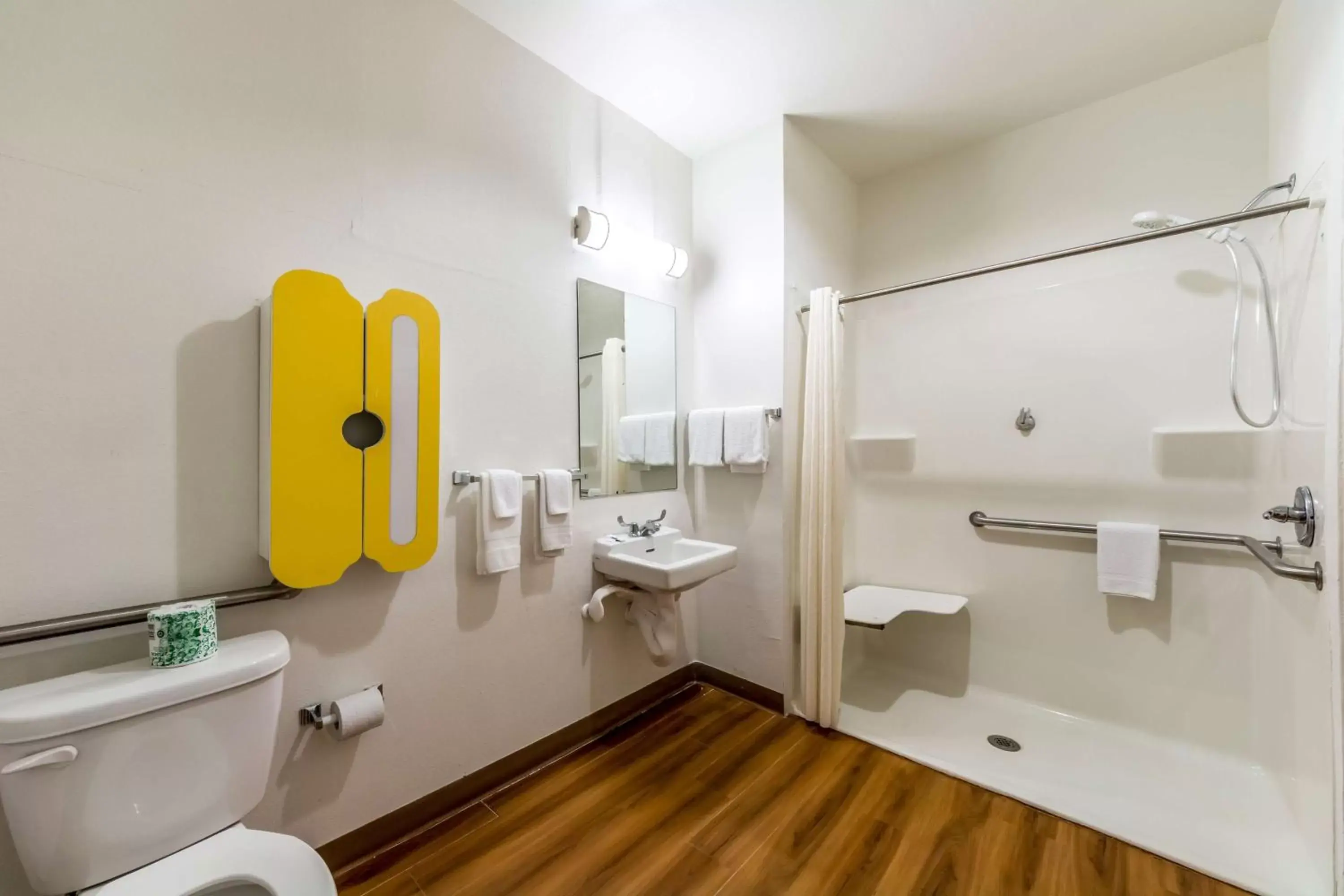 King Room with Roll-In Shower - Mobility/Hearing Accessible - Non-Smoking in Super 8 by Wyndham Kenedy King Room with Roll-In Shower - Mobility/Hearing Accessible - Non-Smoking in Super 8 by Wyndham Kenedy