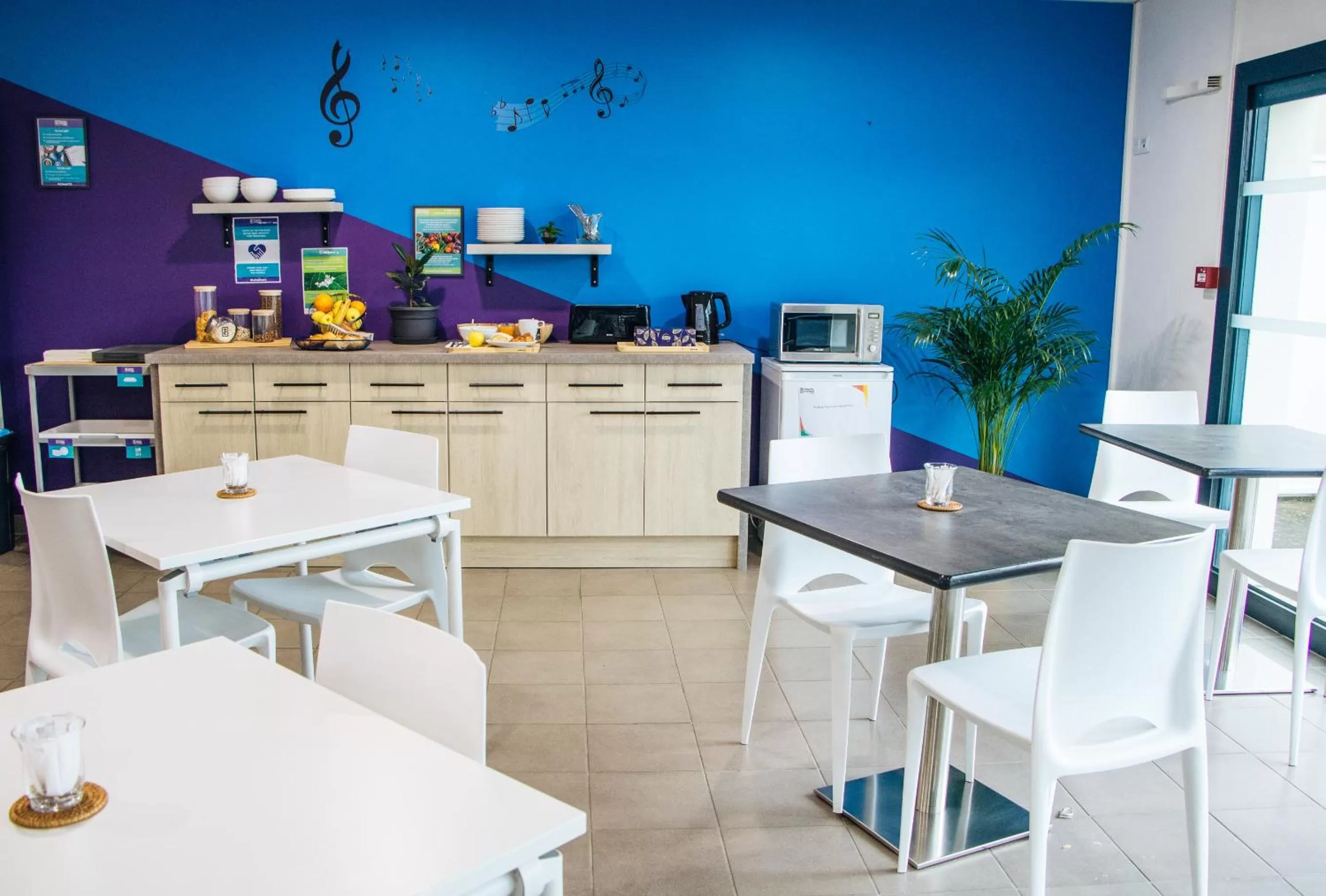 Restaurant/Places to Eat in Twenty Business Flats Le Mans Ouest