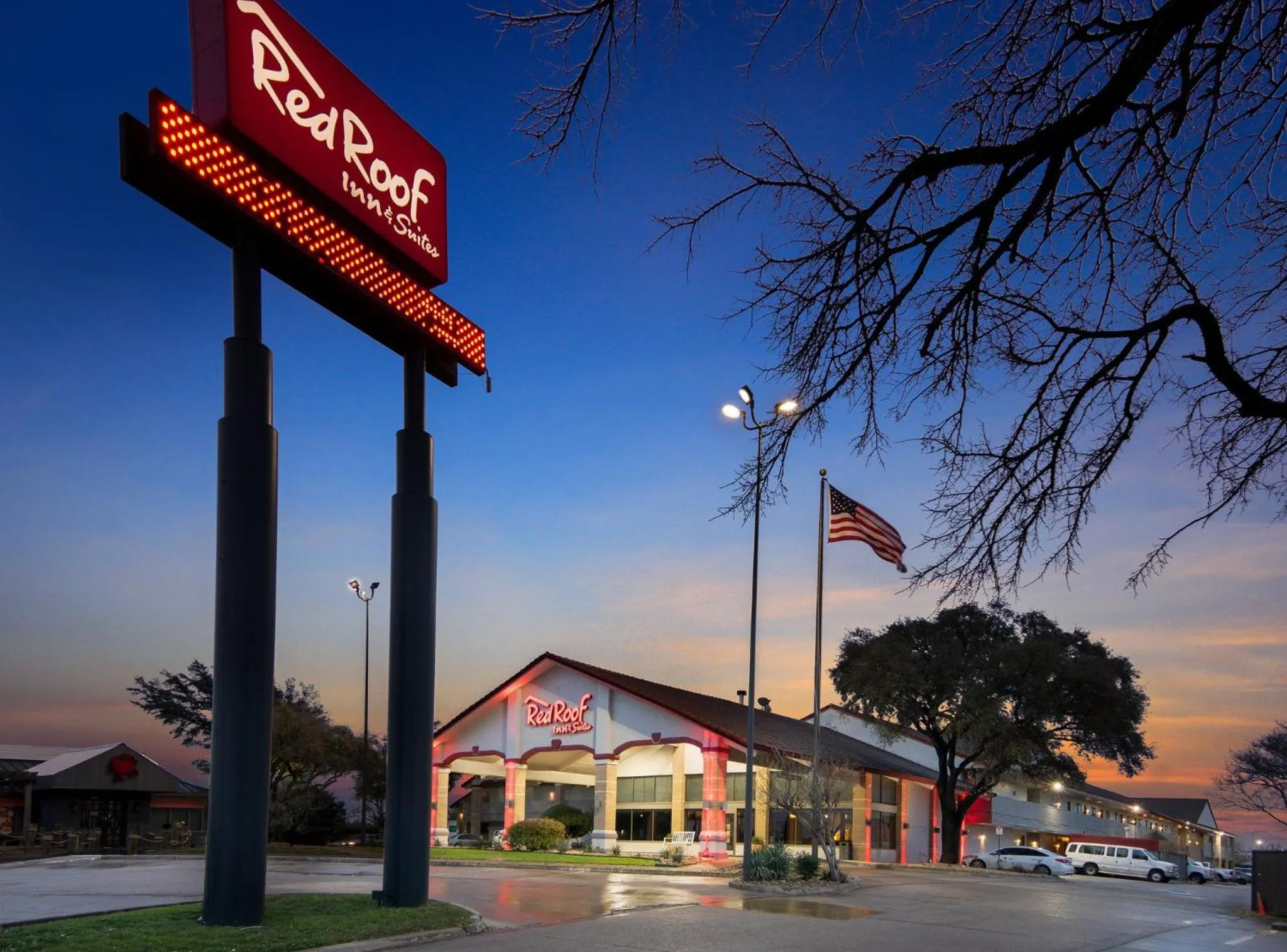 Property Building in Red Roof Inn & Suites Irving - DFW Airport South