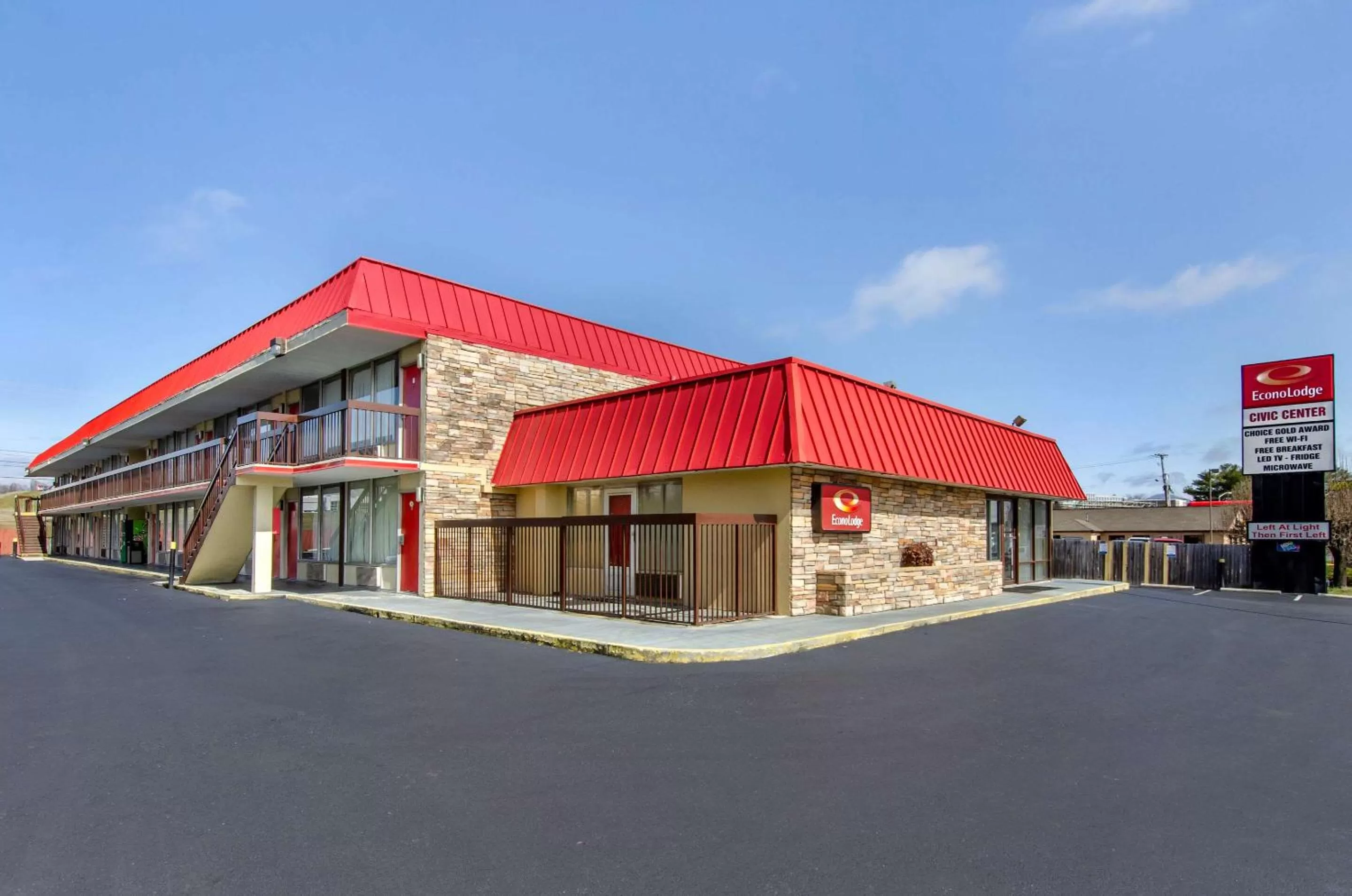 Property building in Econo Lodge Roanoke Civic Center