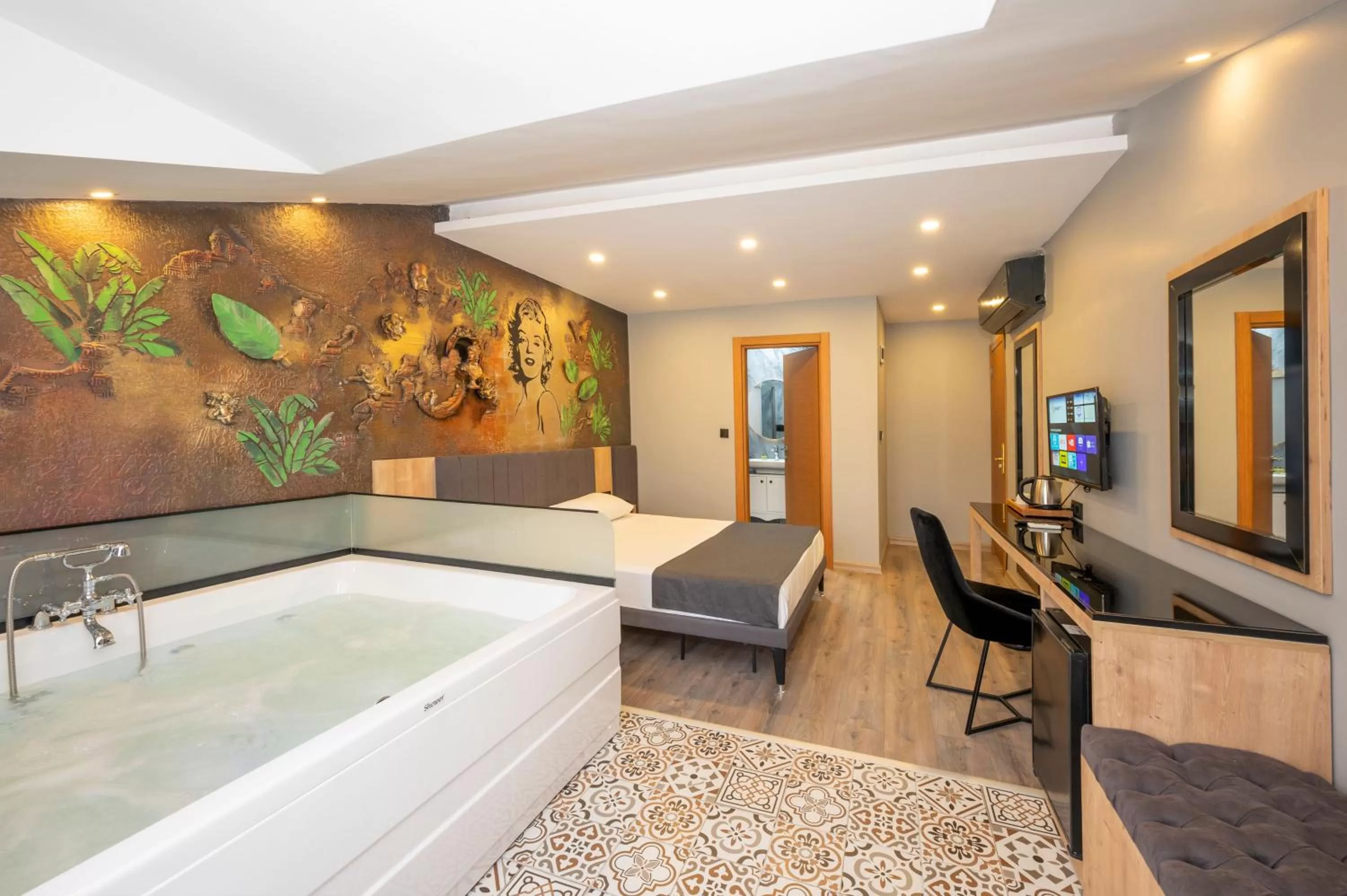 Photo of the whole room in Grand Palace Hotel