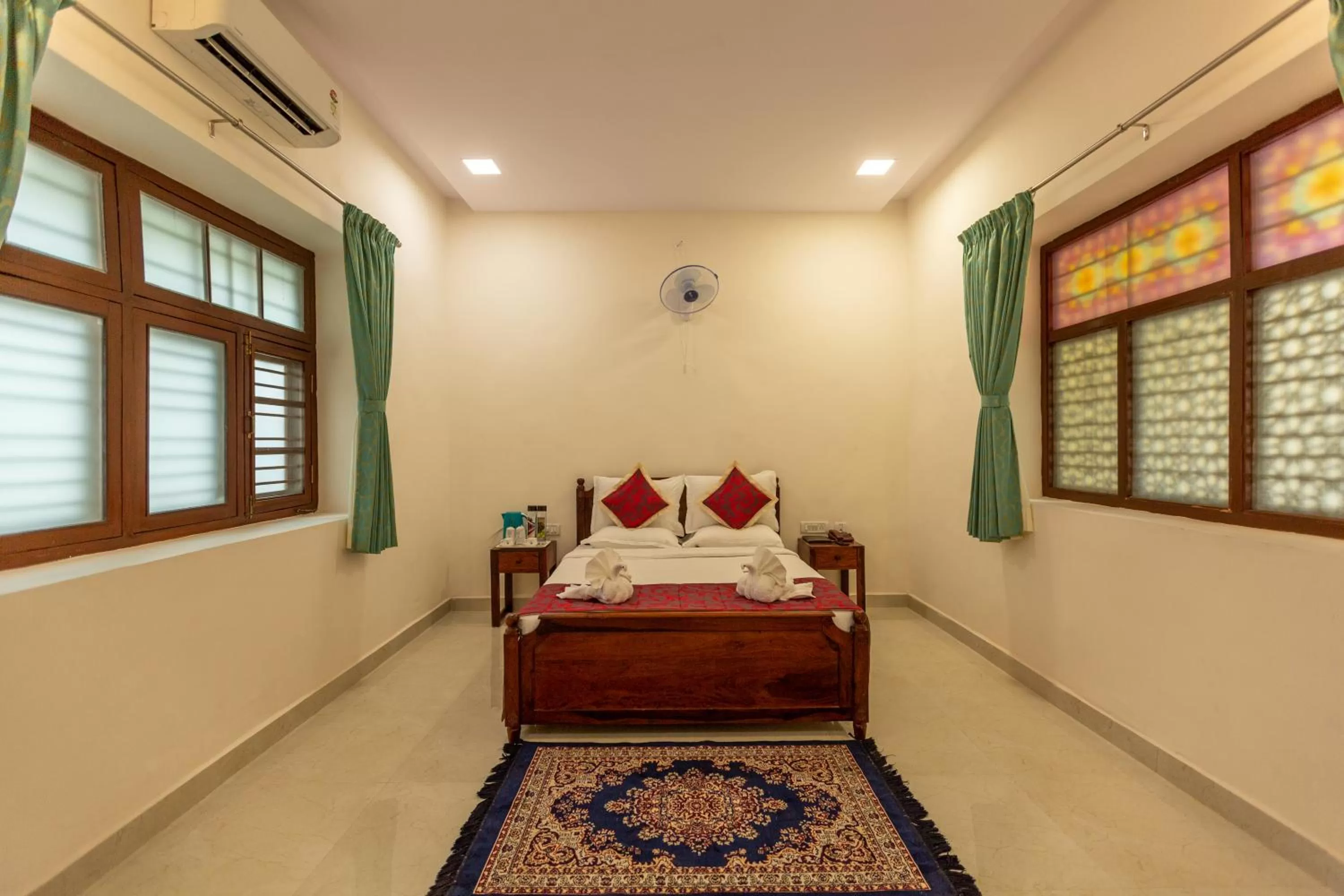 Bed in KSTDC Hotel Mayura Adilshahi Bijapur