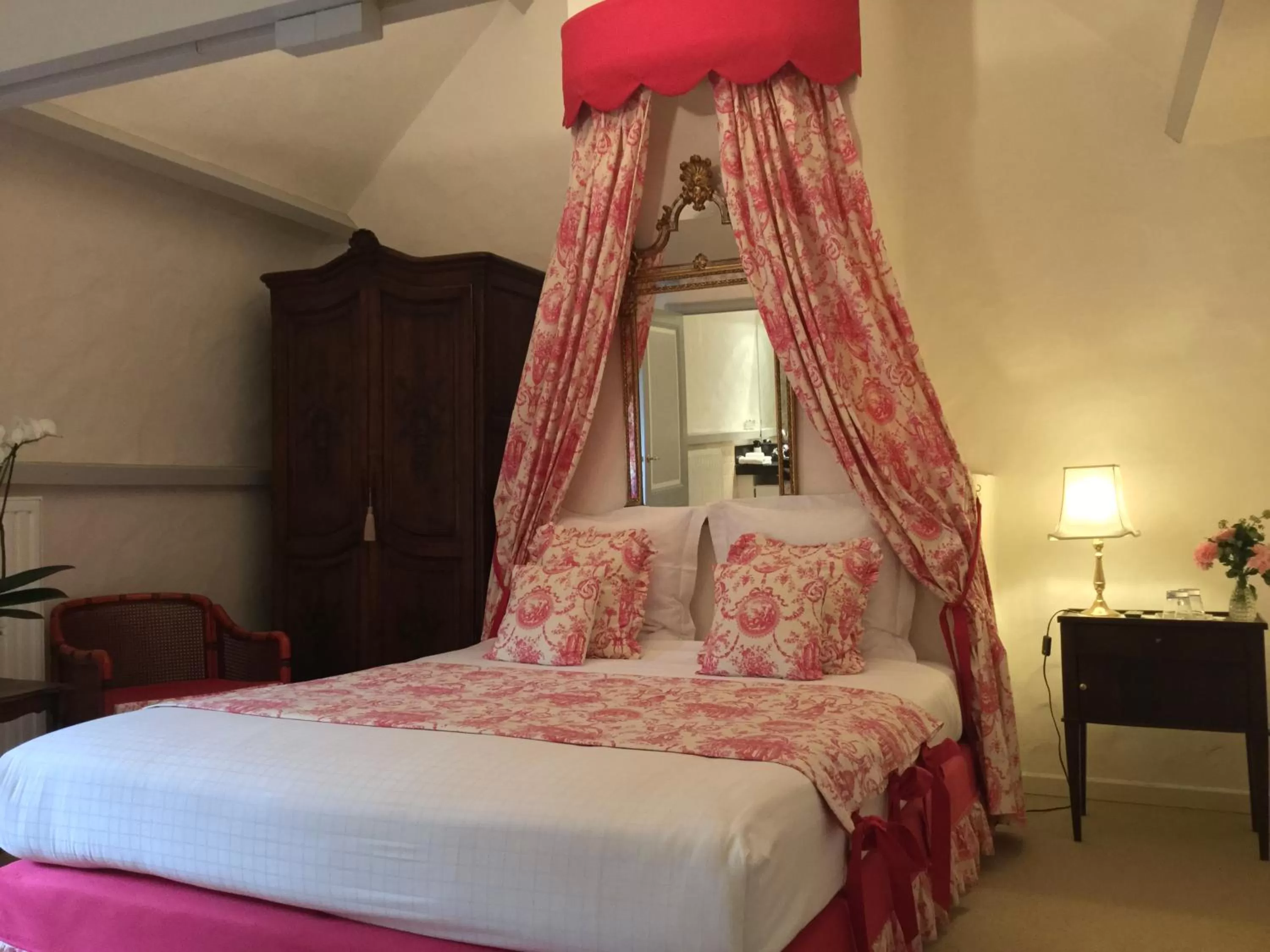 Photo of the whole room, Bed in B&B Auberge De Klasse