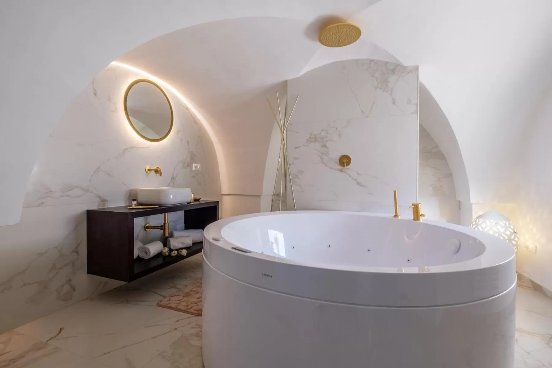 Hot Tub in La Bella Ostuni Suites