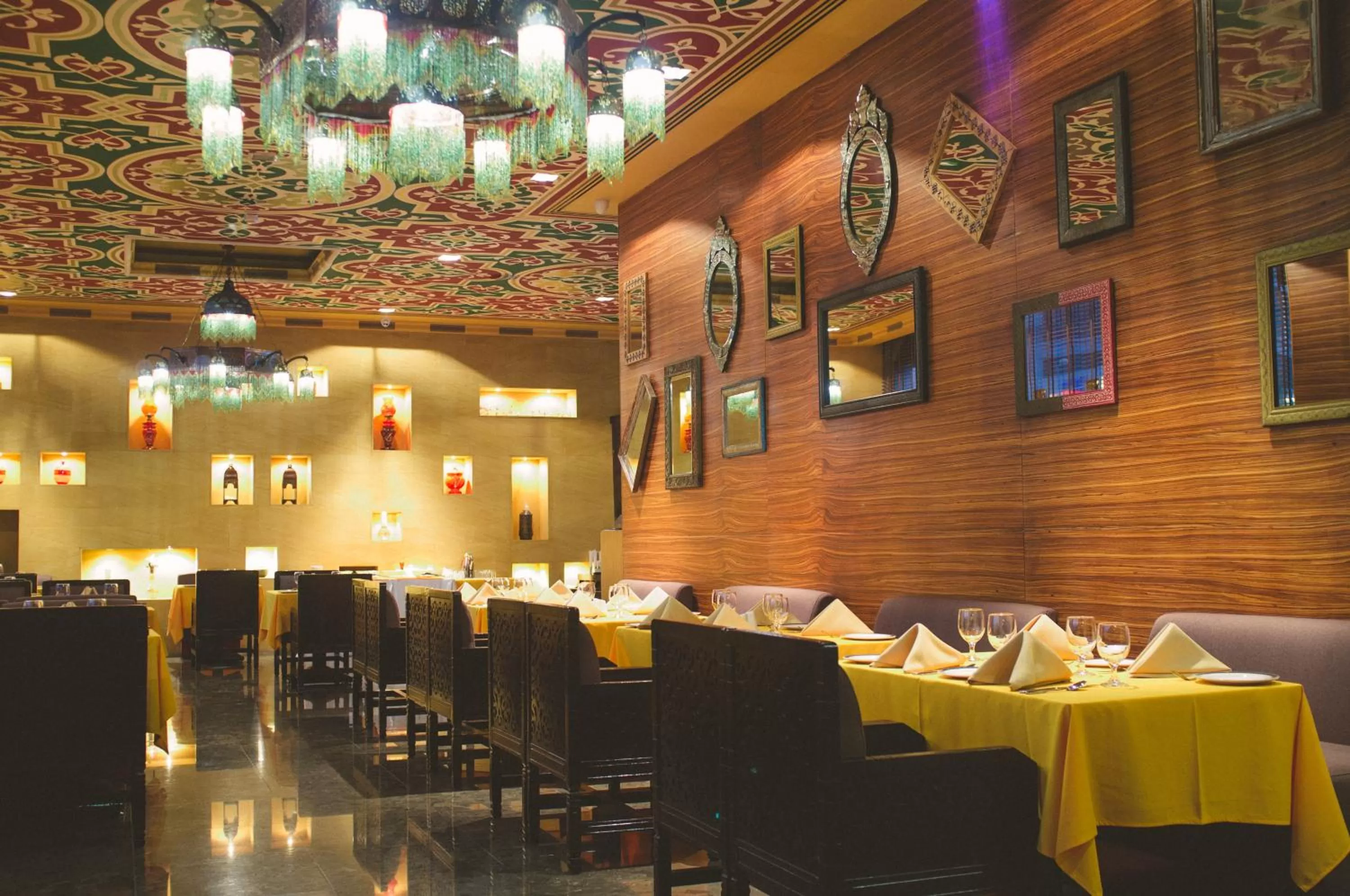 Restaurant/places to eat in Asdal Gulf Inn Boutique Hotel- SEEF