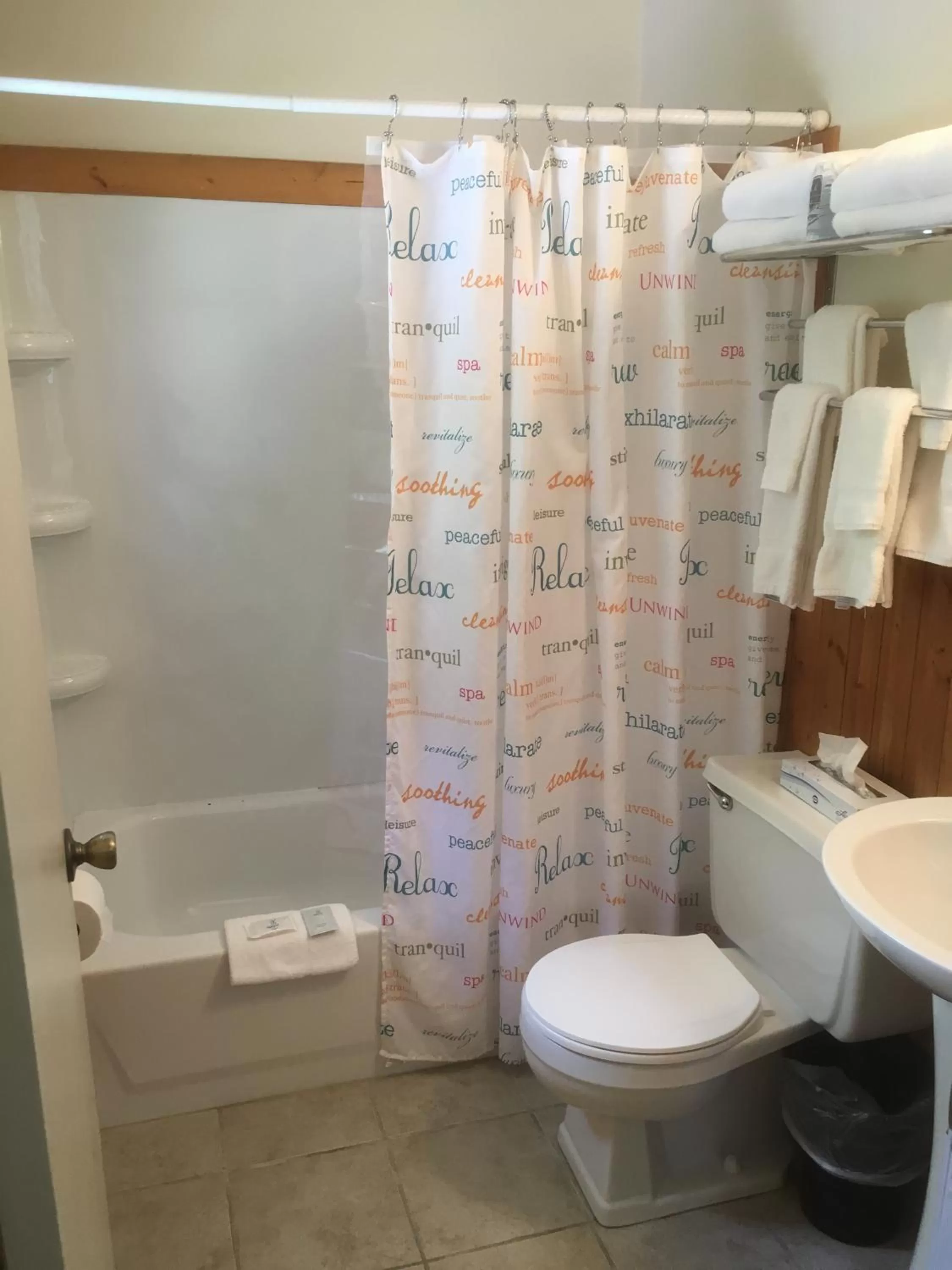 Bathroom in Sherwood Court Cottages