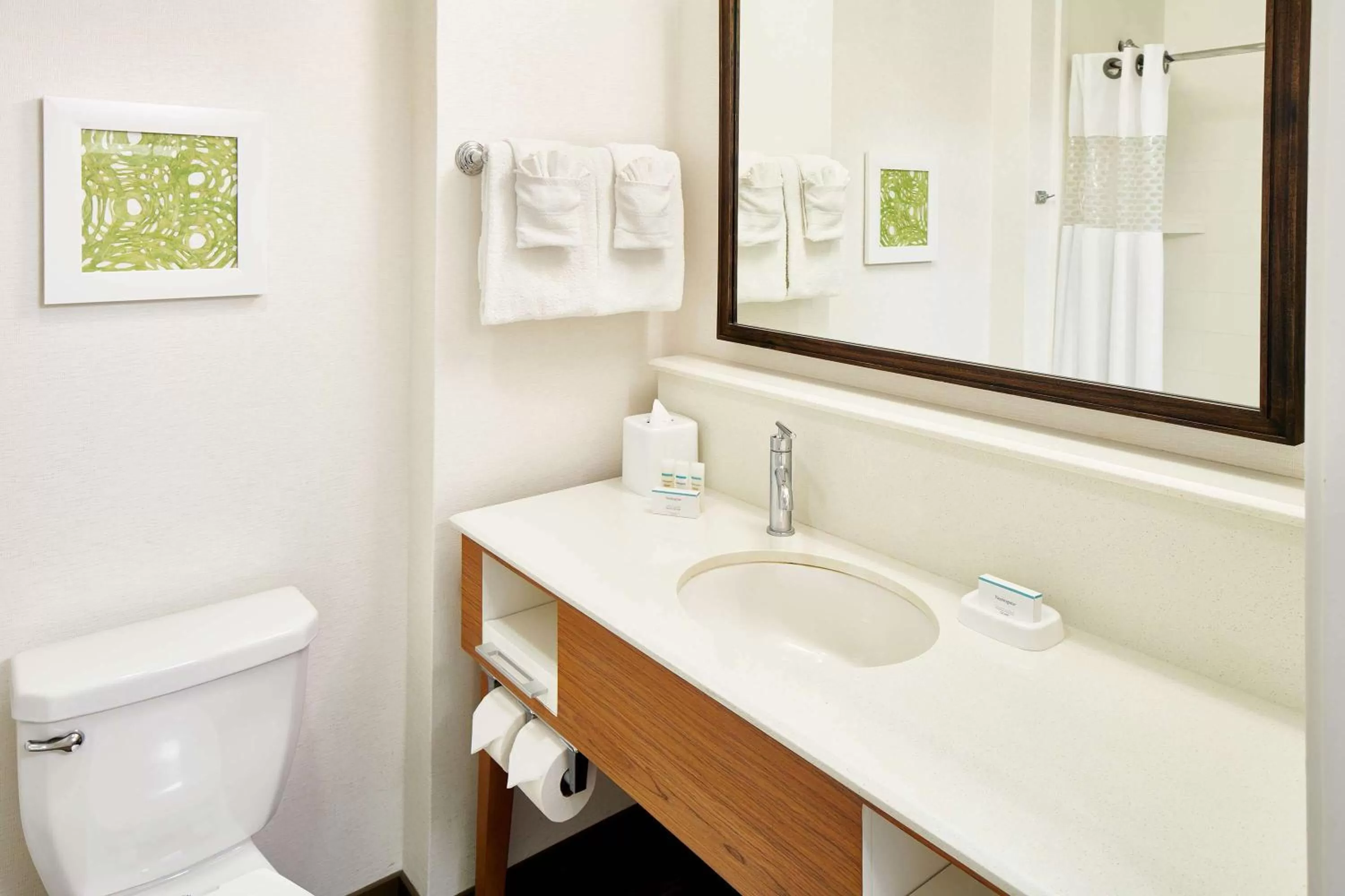 Shower in Hampton Inn & Suites Oahu Kapolei - FREE Parking - No Resort Fee