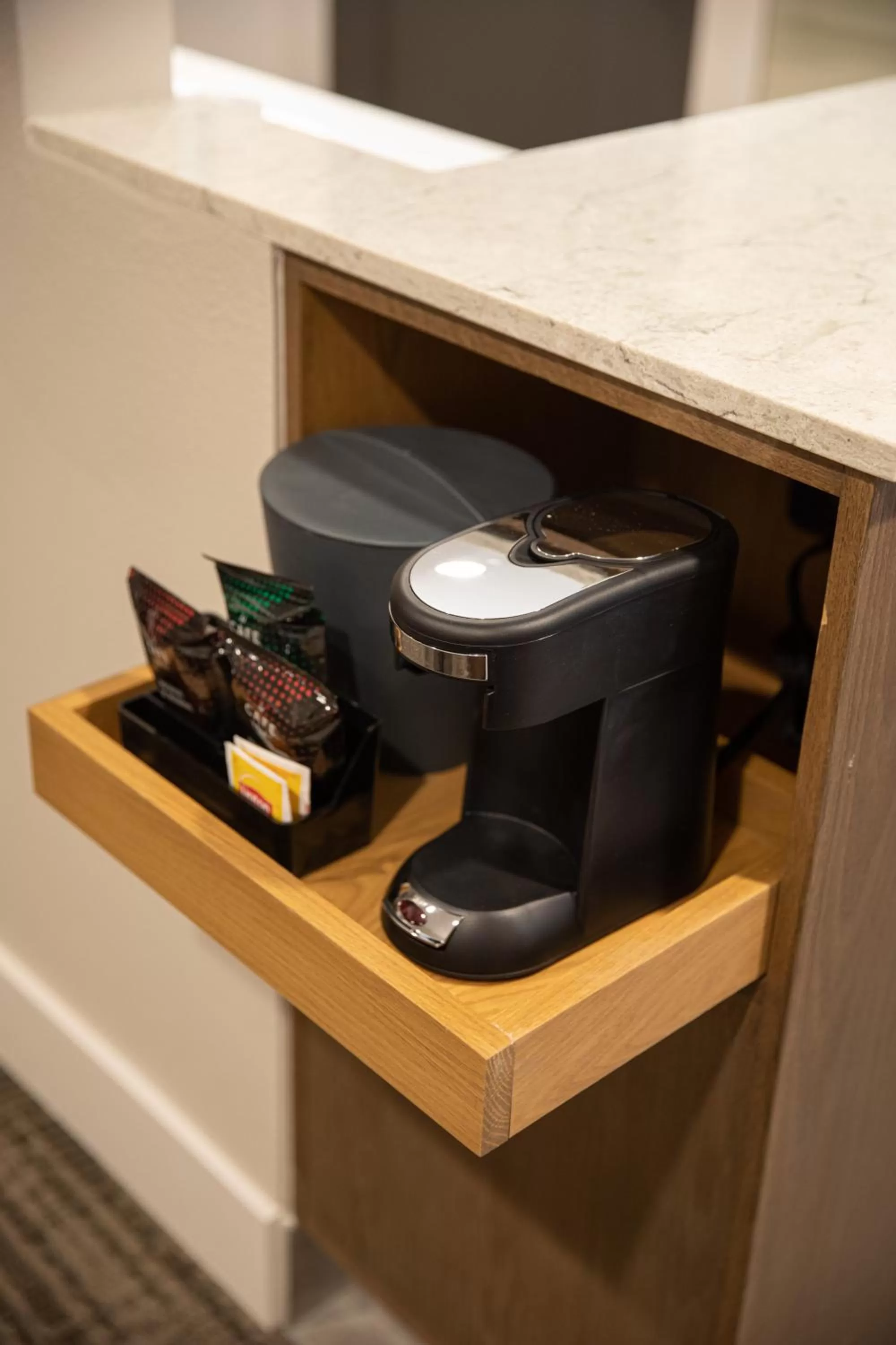 Coffee/tea facilities in Ayres Hotel Rialto Fontana
