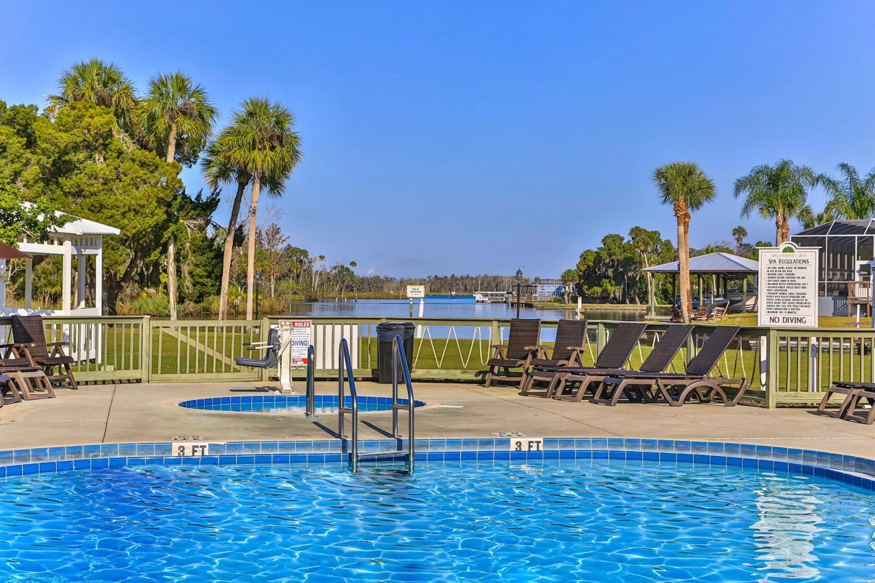 Pool view in Plantation Resort on Crystal River, Ascend Hotel Collection