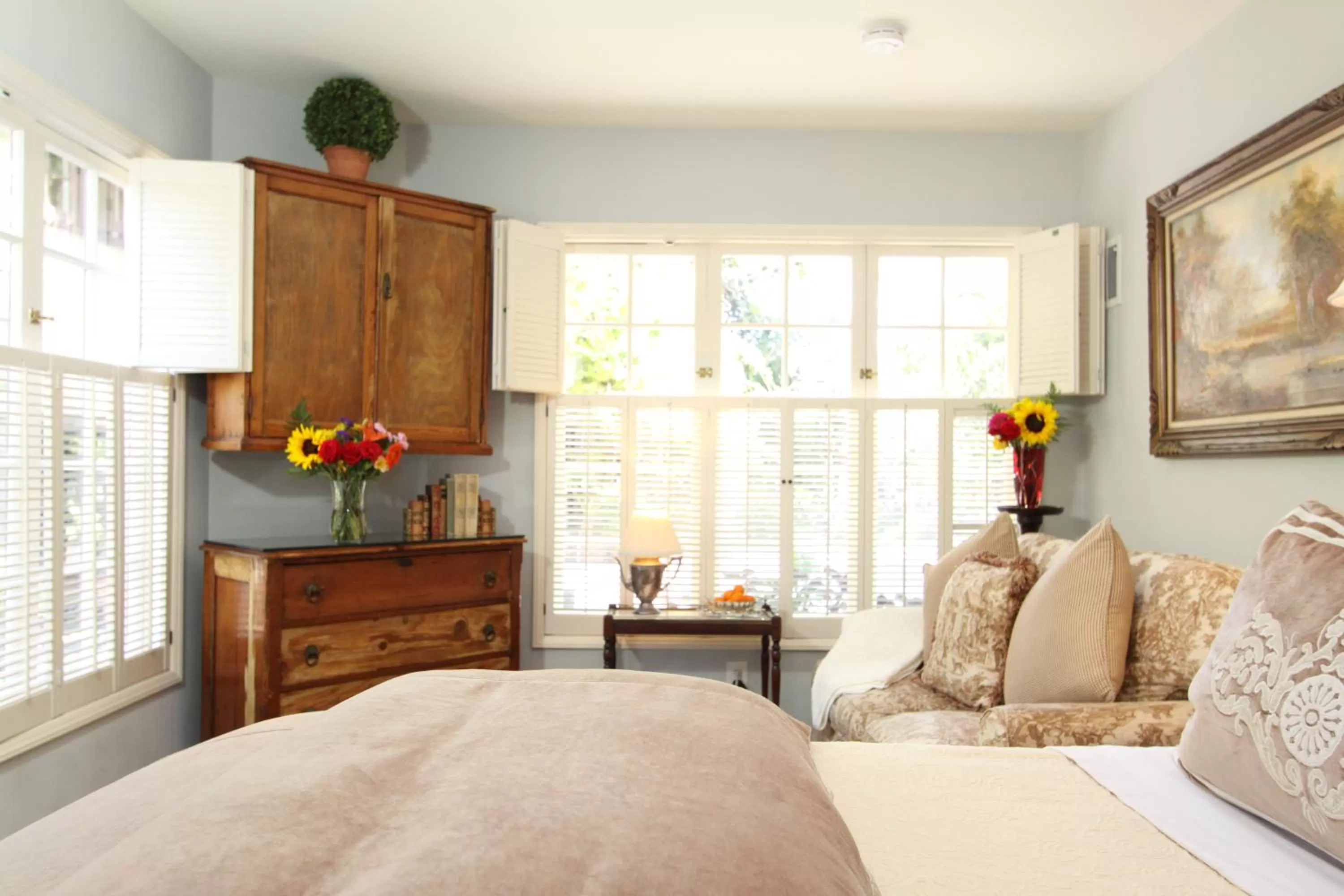 Seating area in Old Monterey Inn